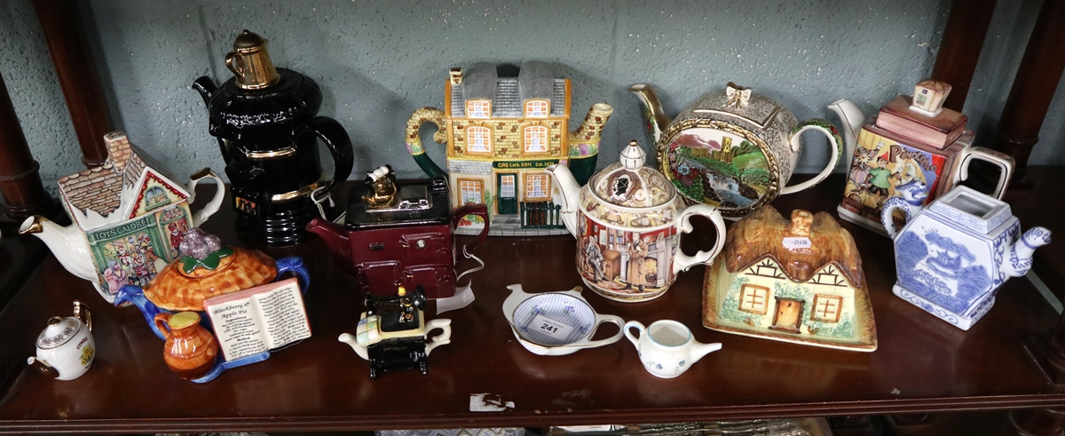 Large collection of novelty teapots to include Saddlers Merry Christmas