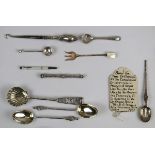 Collection of silver spoons and silver propelling pencils - Approx gross weight: 94g