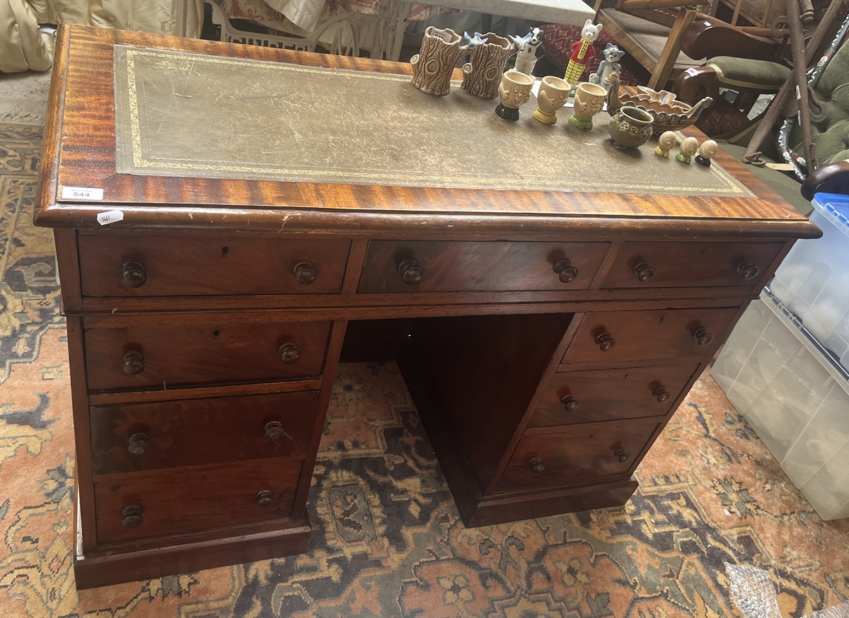 Antique leather top pedestal desk - Approx size: W: 110cm D: 51cm H: 74cm