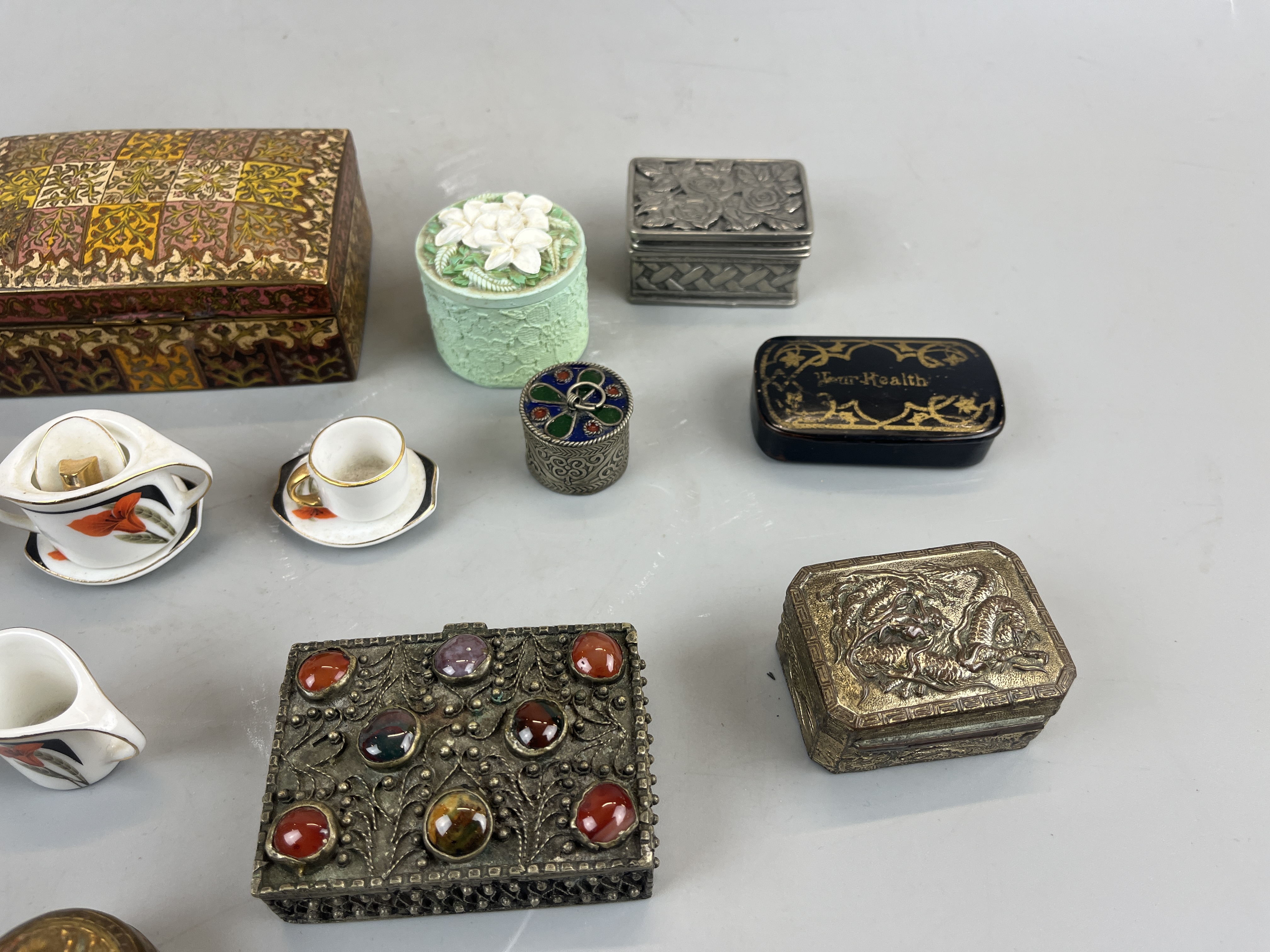 Collectables to include trinket boxes and perfume bottles - Image 3 of 4