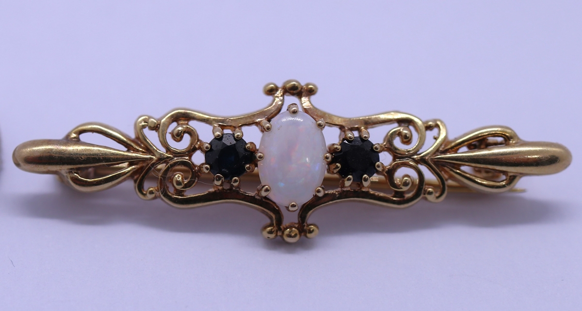 9ct gold opal & sapphire set brooch