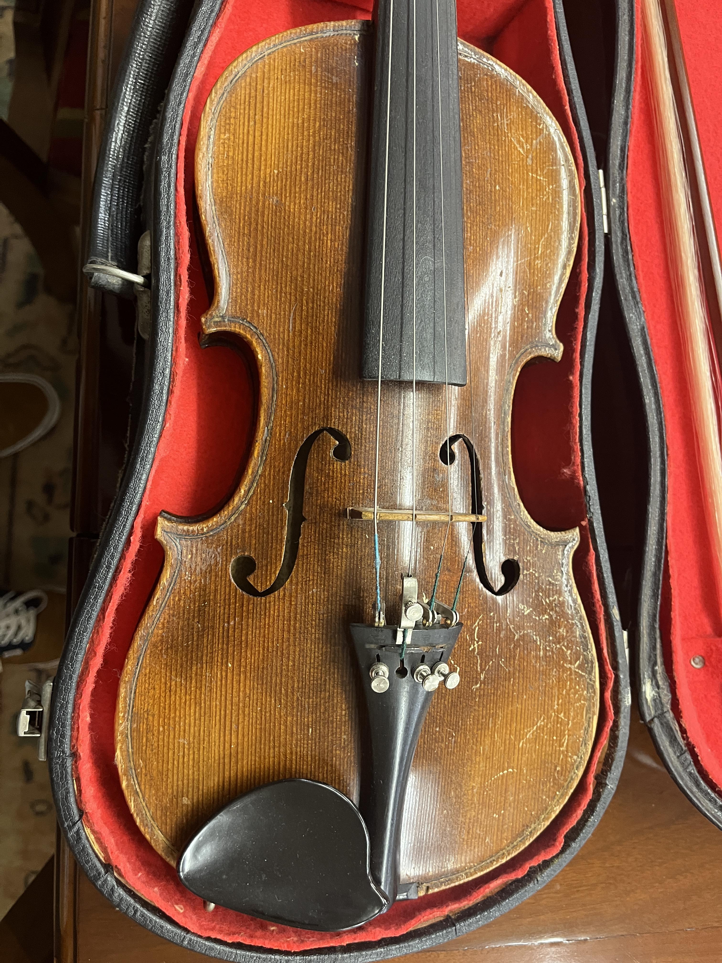 Cased violin - Image 2 of 5