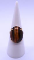 9ct gold tigers eye set ring - Size K