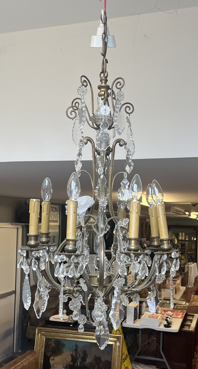 Chandelier with glass droppers