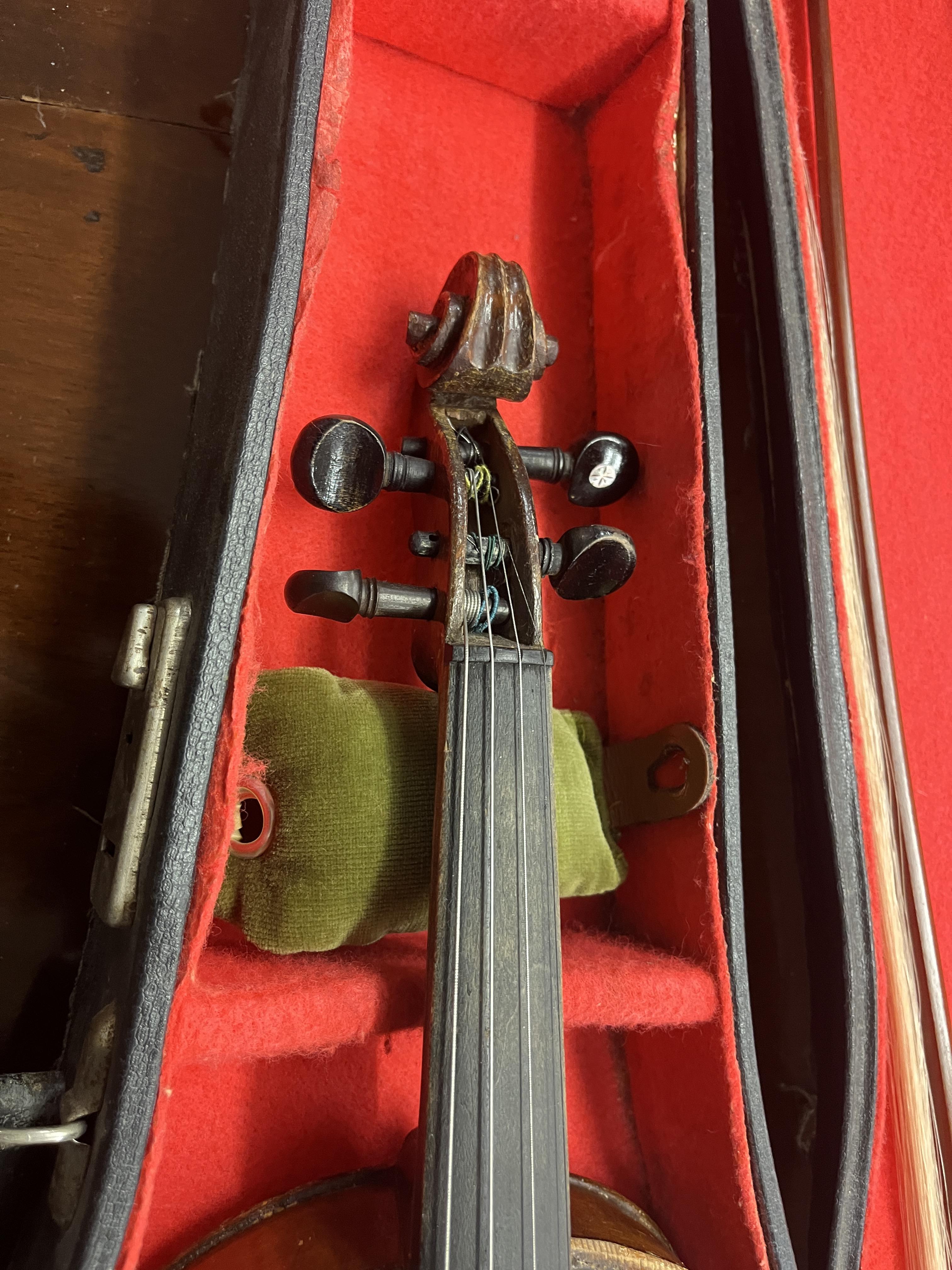Cased violin - Image 3 of 5