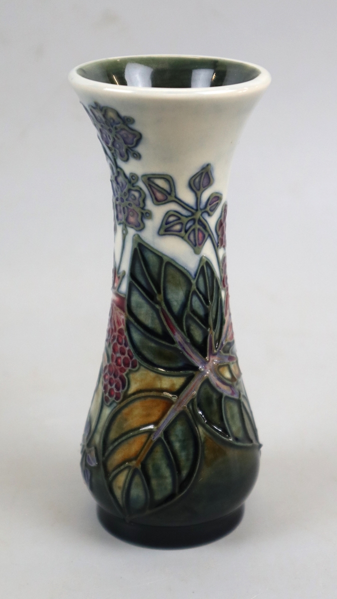 Small Moorcroft vase - Approx height: 13cm