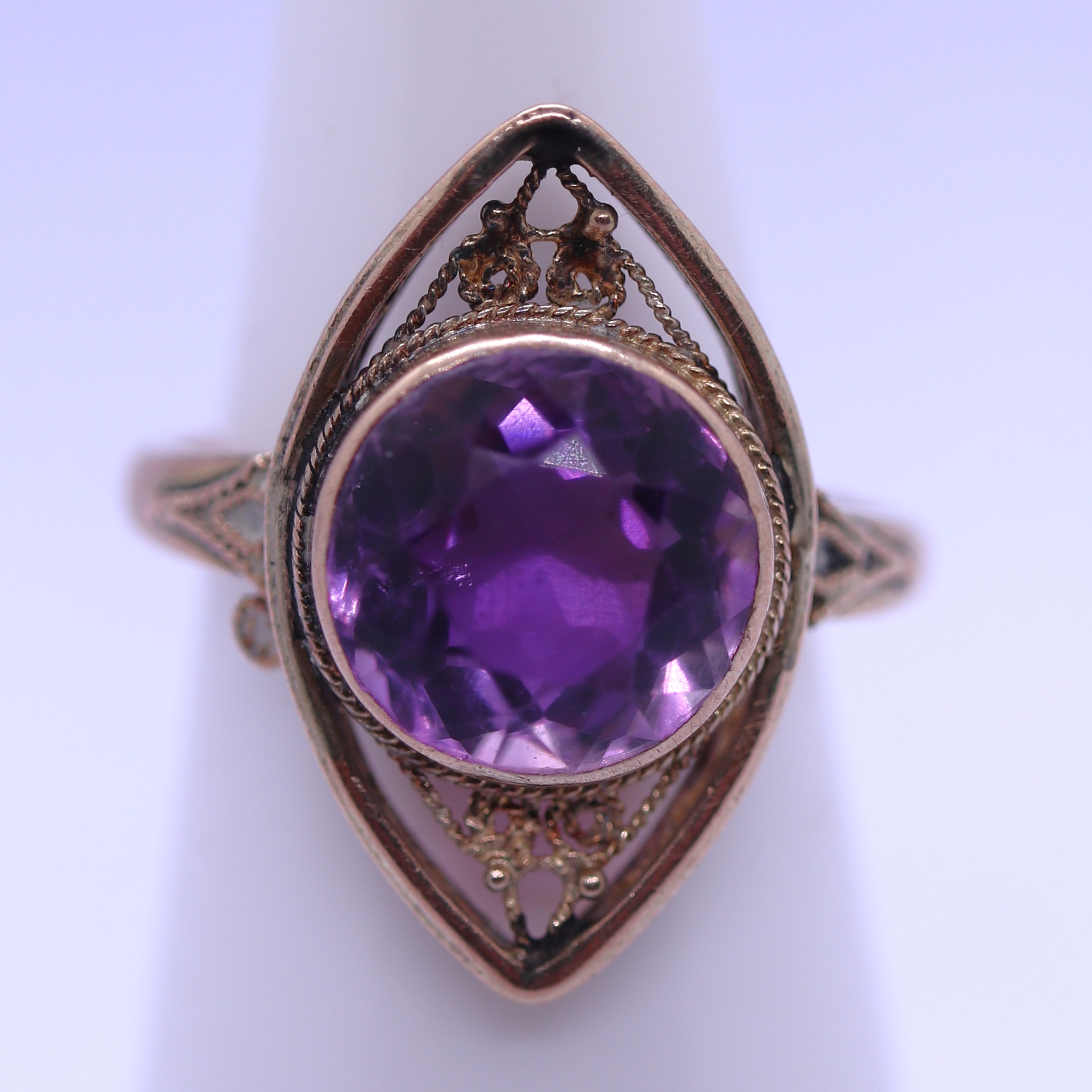 9ct gold amethyst set ring - Size M - Image 3 of 3