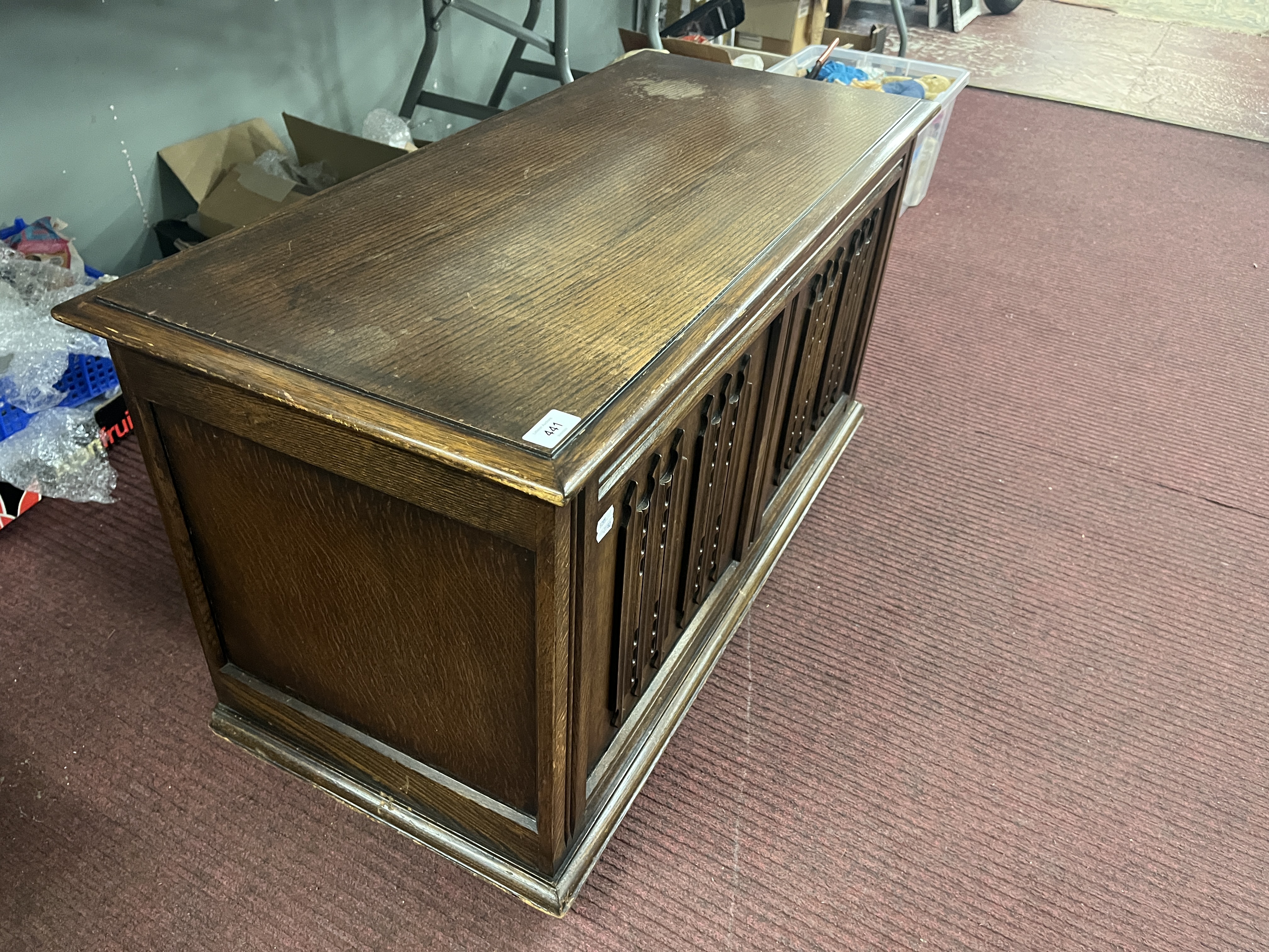 Oak linen fold blanket box - Image 3 of 5