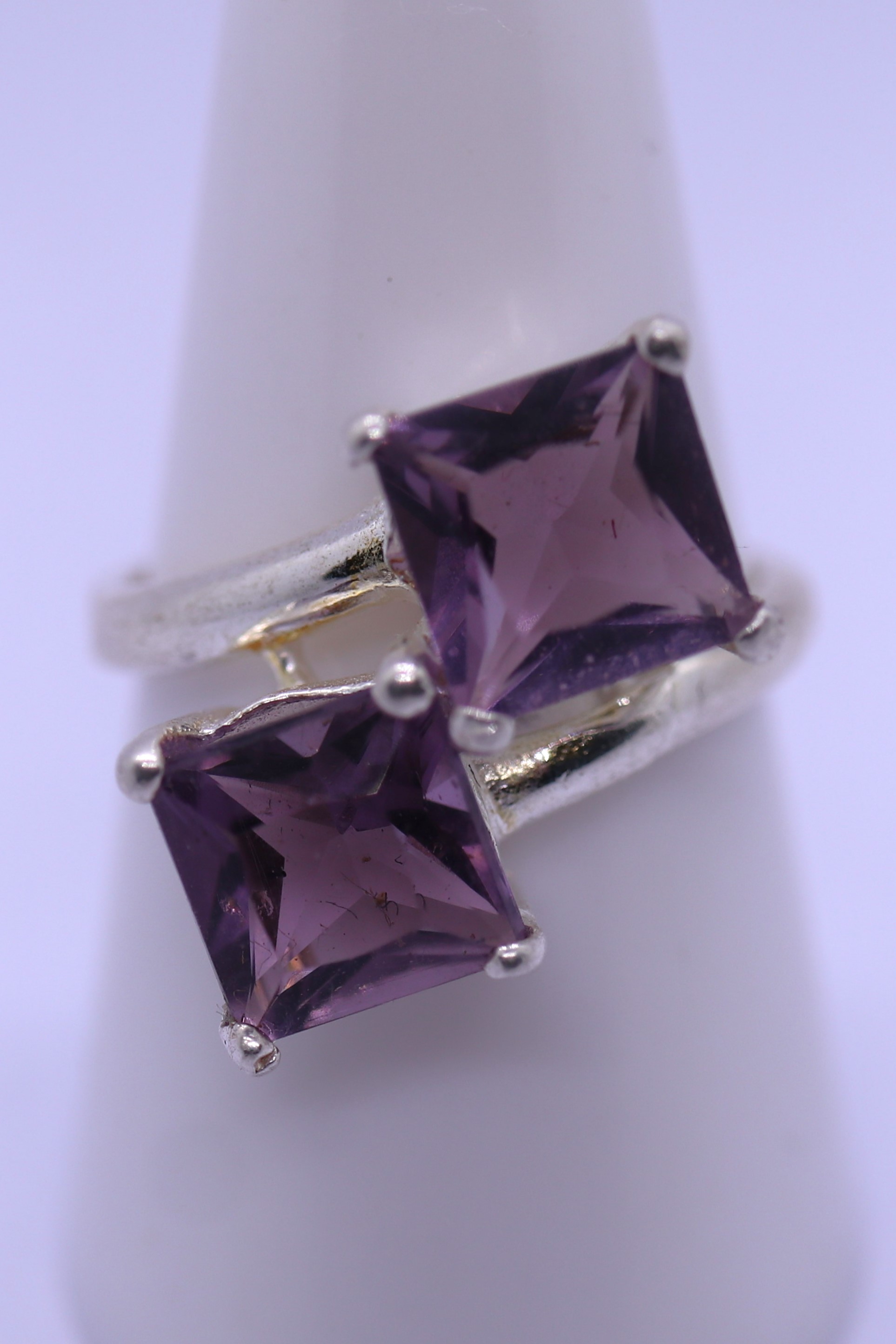Silver amethyst set ring - Size O - Image 3 of 3