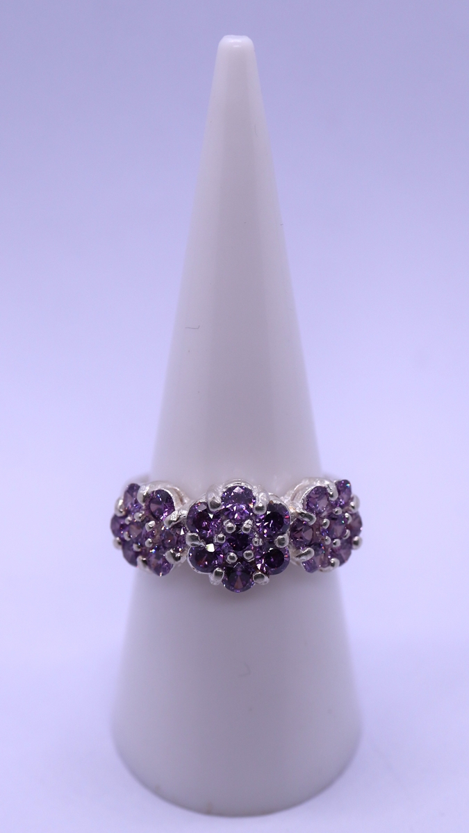 Silver amethyst set ring - Size M