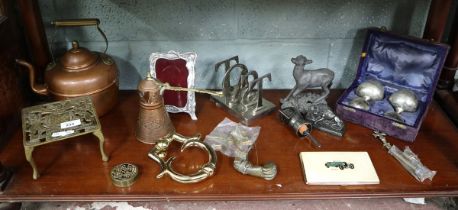 Collection of metal ware to include copper and brass