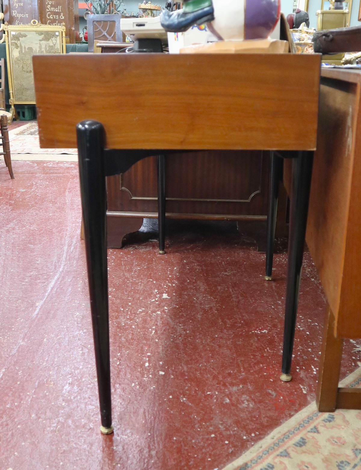 Mid century teak writing table - Approx size: W: 109cm D: 49cm H: 75cm - Image 4 of 4