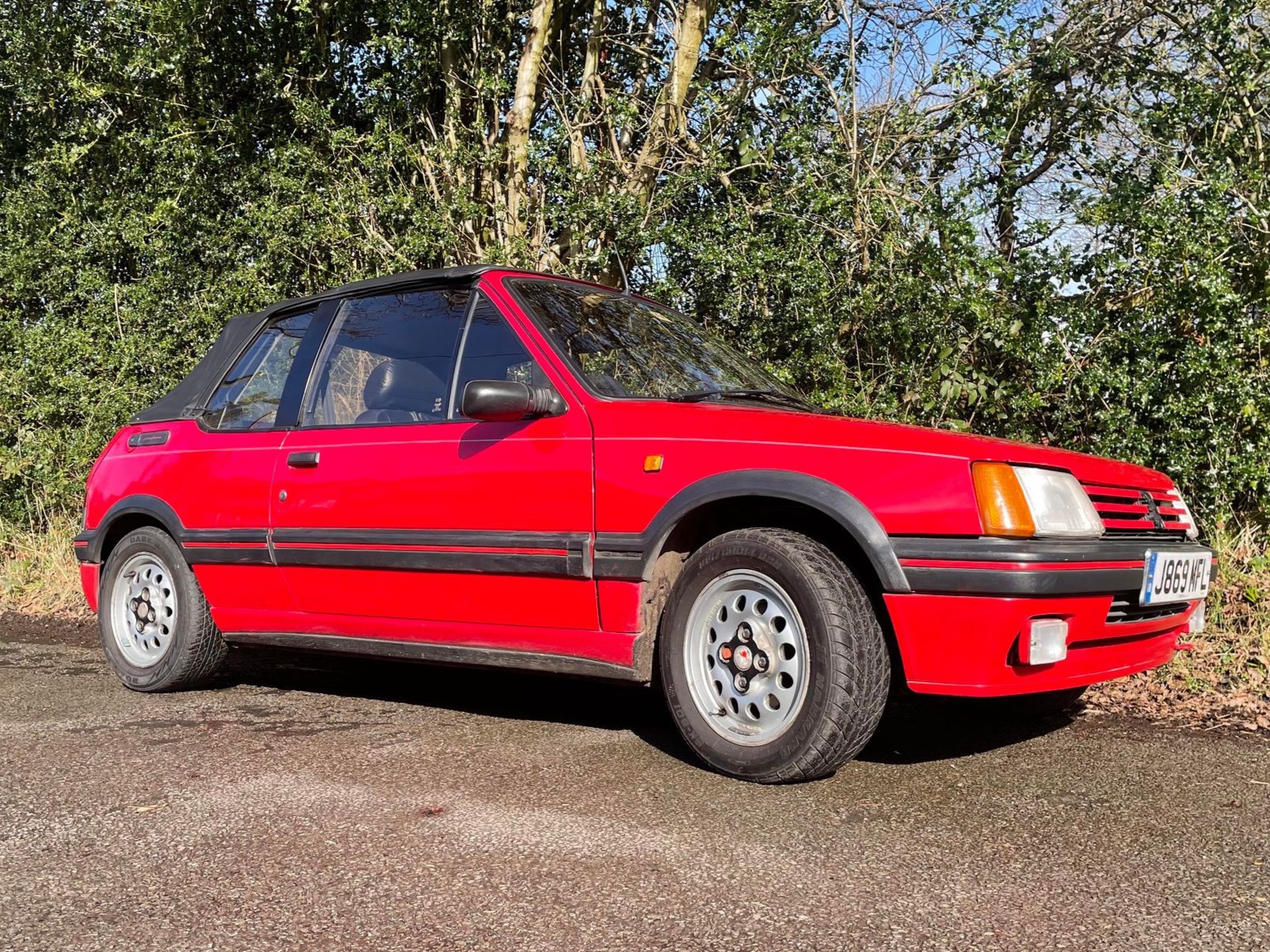Peugeot 205 Cti 1.6 convertible - Mot'd 83,000 miles This stunning low mileage car has been - Image 2 of 18