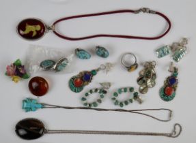 Collection of mostly silver jewellery