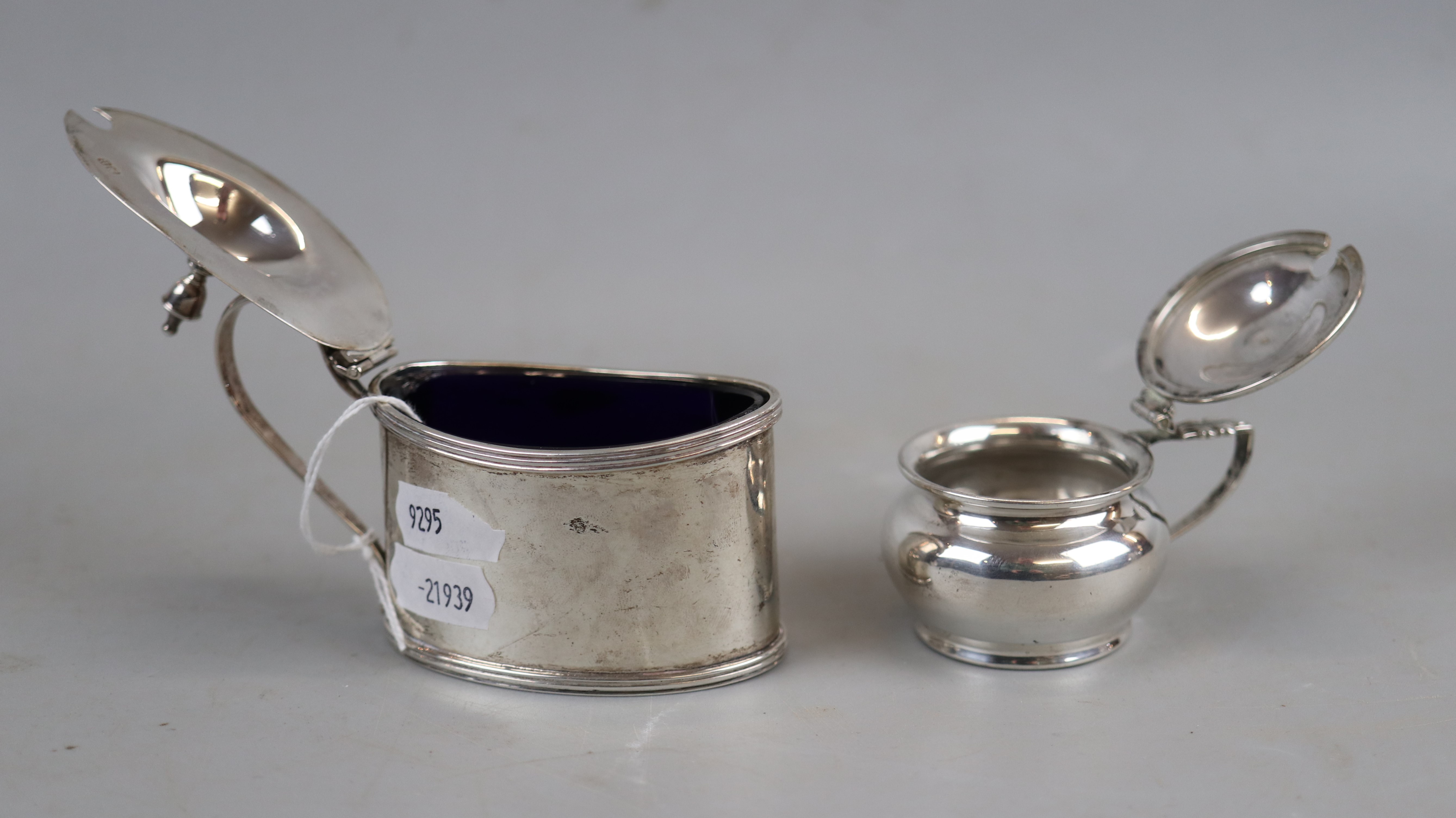 2 hallmarked silver condiment pots - Approx weight without liner: 136g - Image 2 of 2