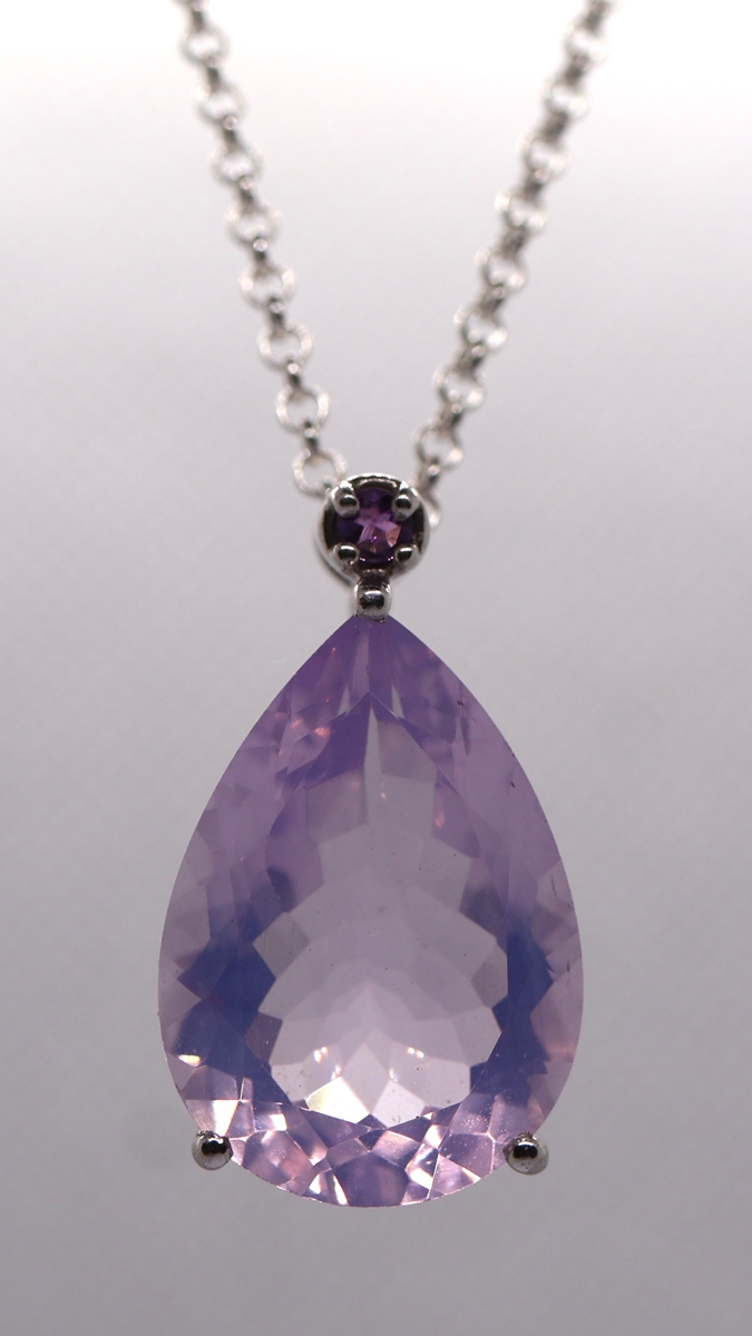 Silver amethyst set pendent on chain
