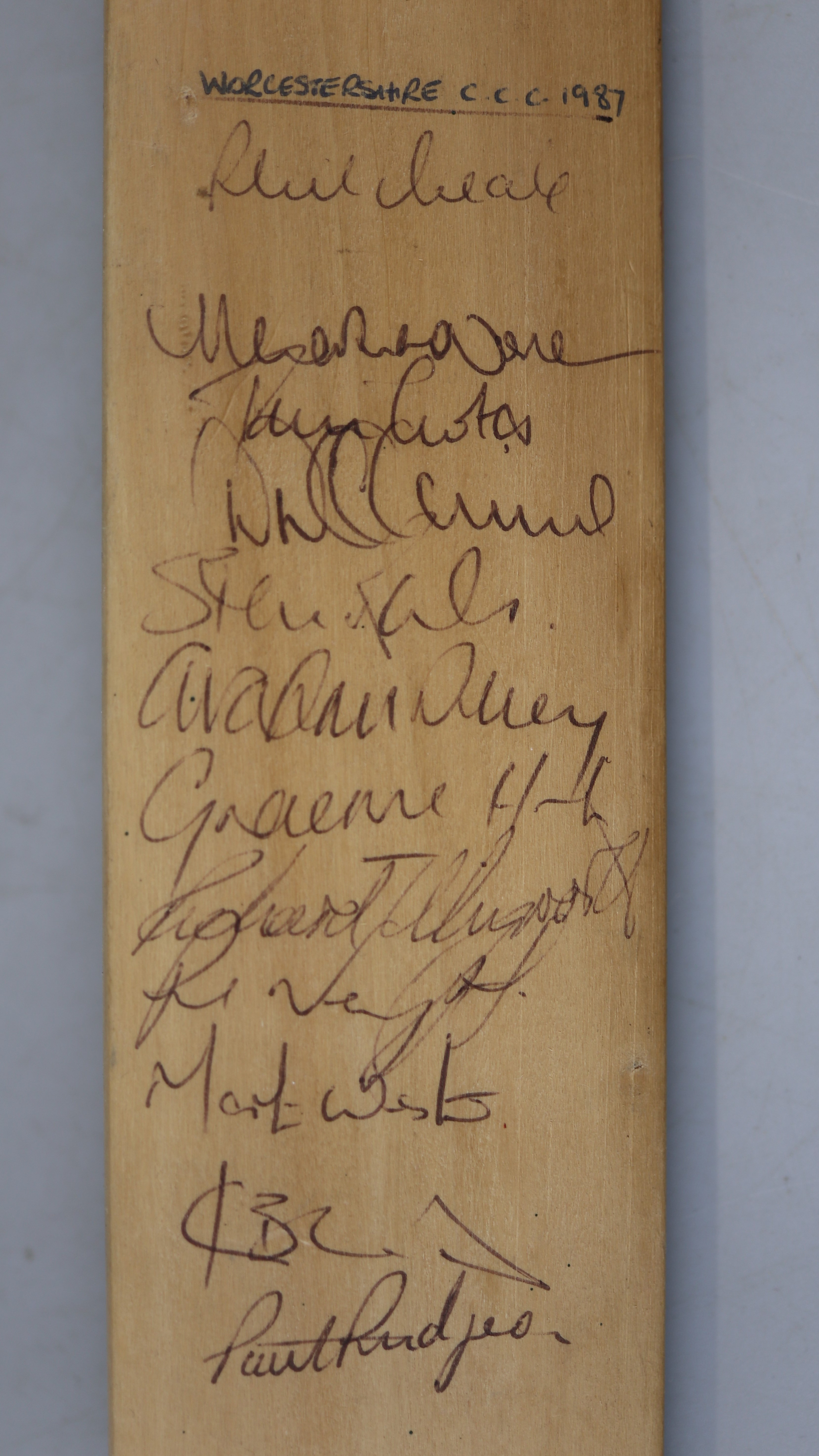 Signed miniature cricket bat by Worcestershire team 1987 - Image 3 of 3