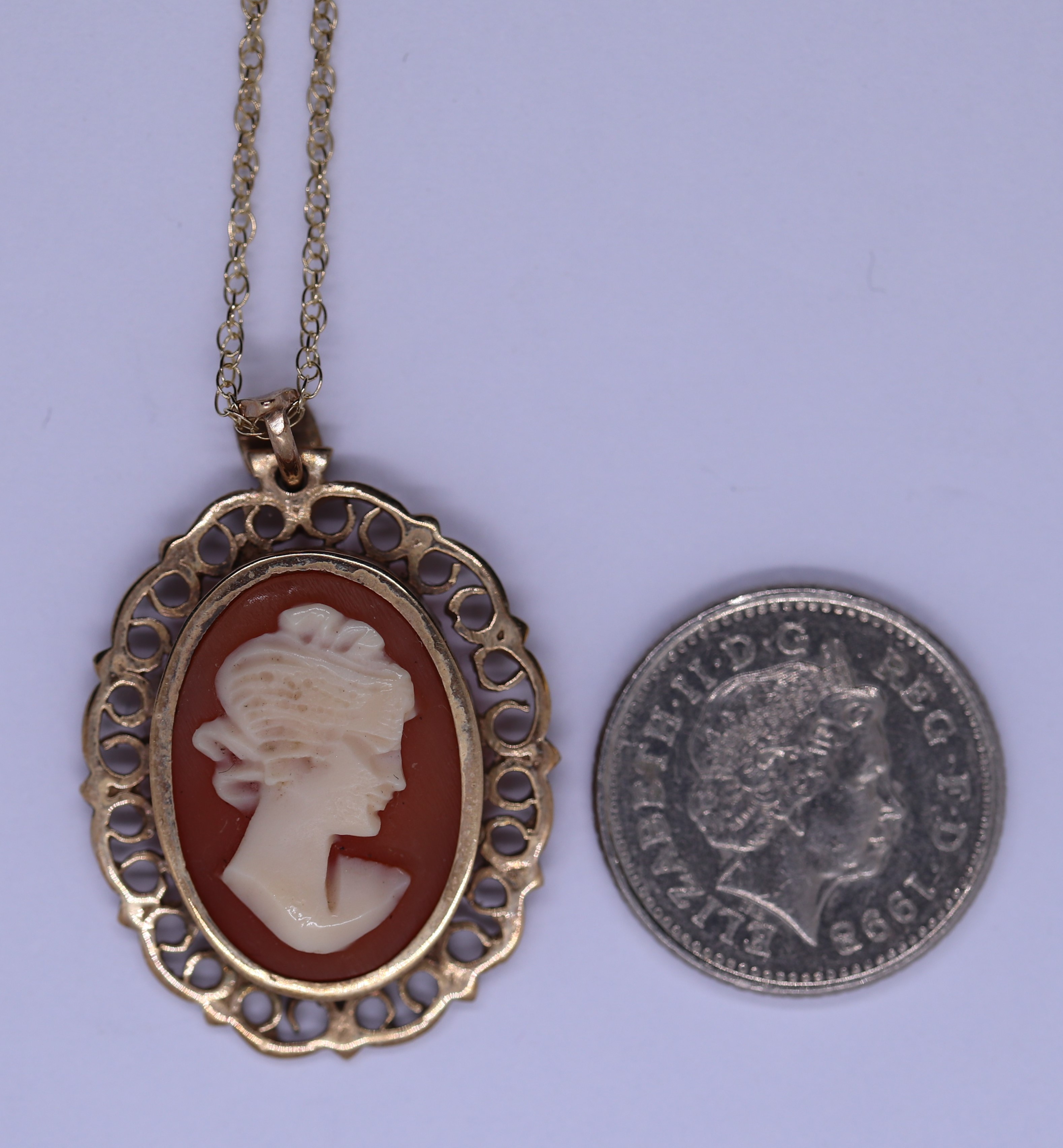 9ct gold mounted cameo on 9ct gold chain - Approx weight 4g - Image 2 of 2