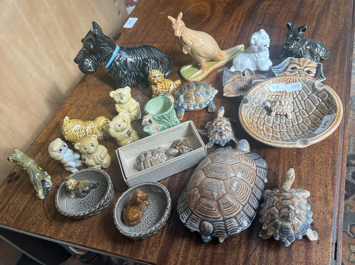 Collection of Wade animals to include tortoise trinket box