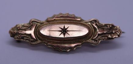 Antique gold brooch with 'mourning' locket to verso - Approx weight 3.2g