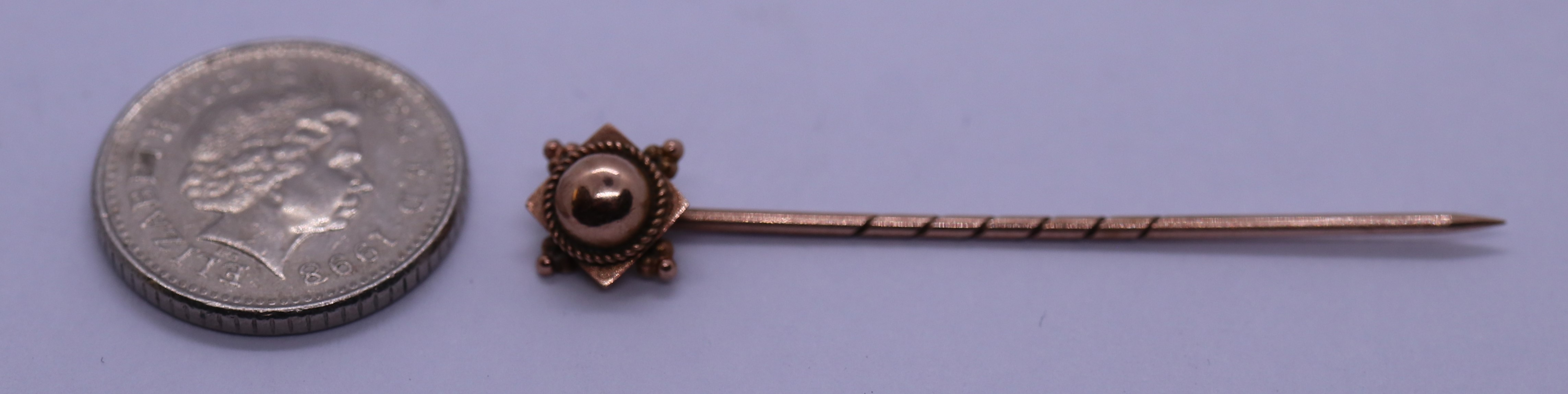 9ct gold tie pin - Image 2 of 2