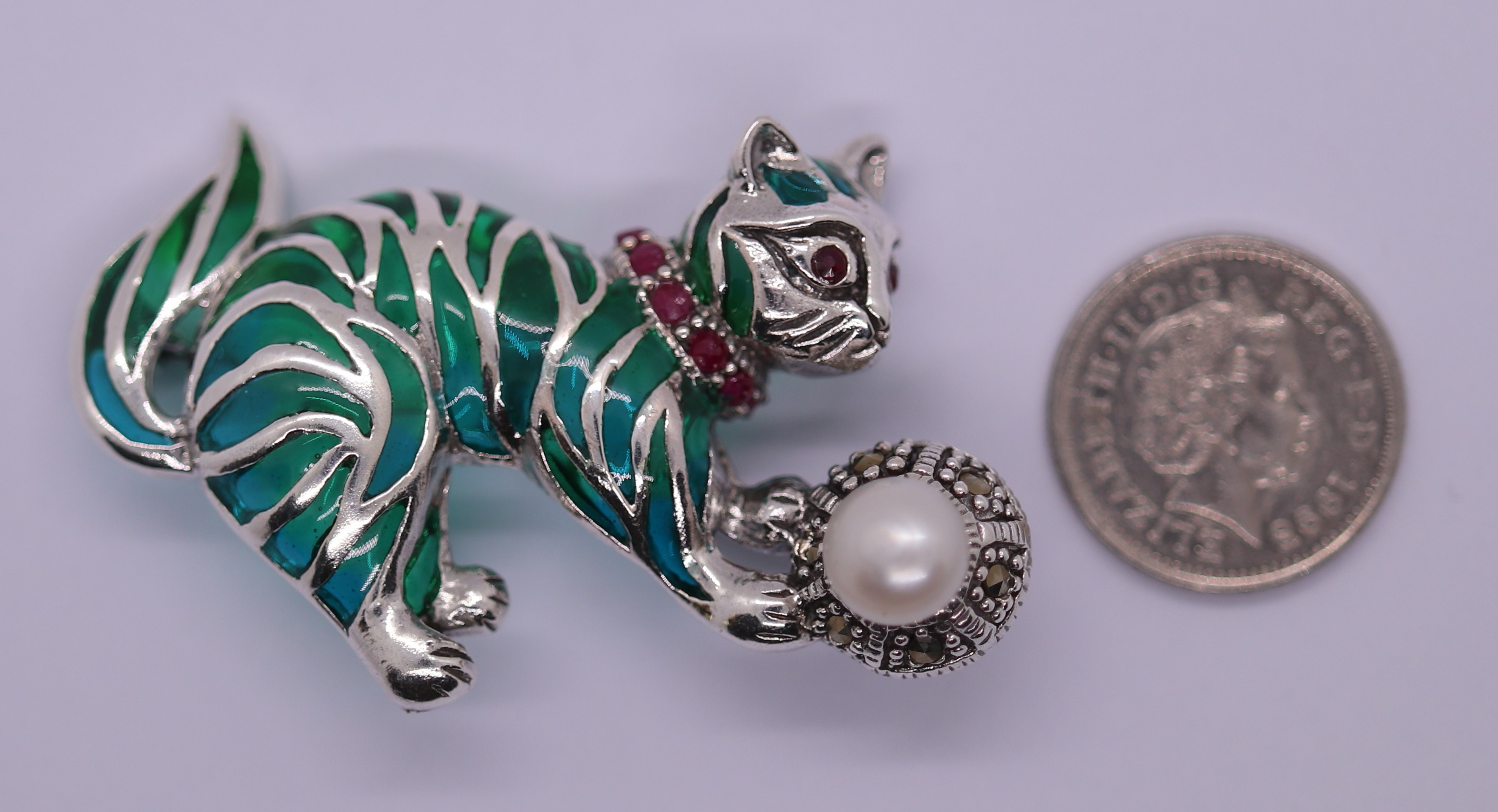 Silver enamel, ruby & pearl set cat brooch - Image 2 of 2