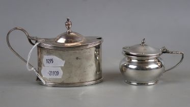 2 hallmarked silver condiment pots - Approx weight without liner: 136g