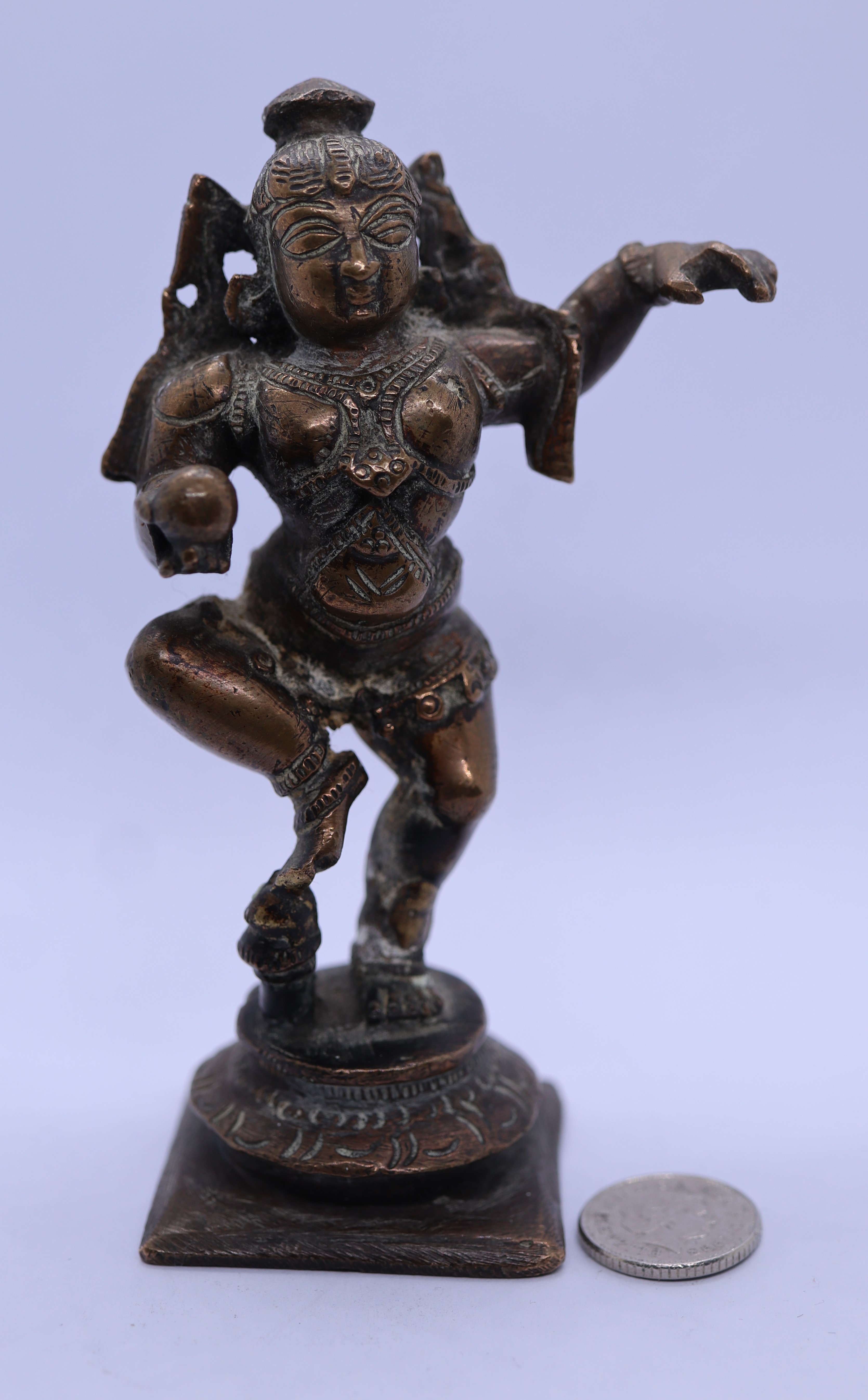 Small bronze figure of Krishna incarnation of Vishnu - Image 4 of 4