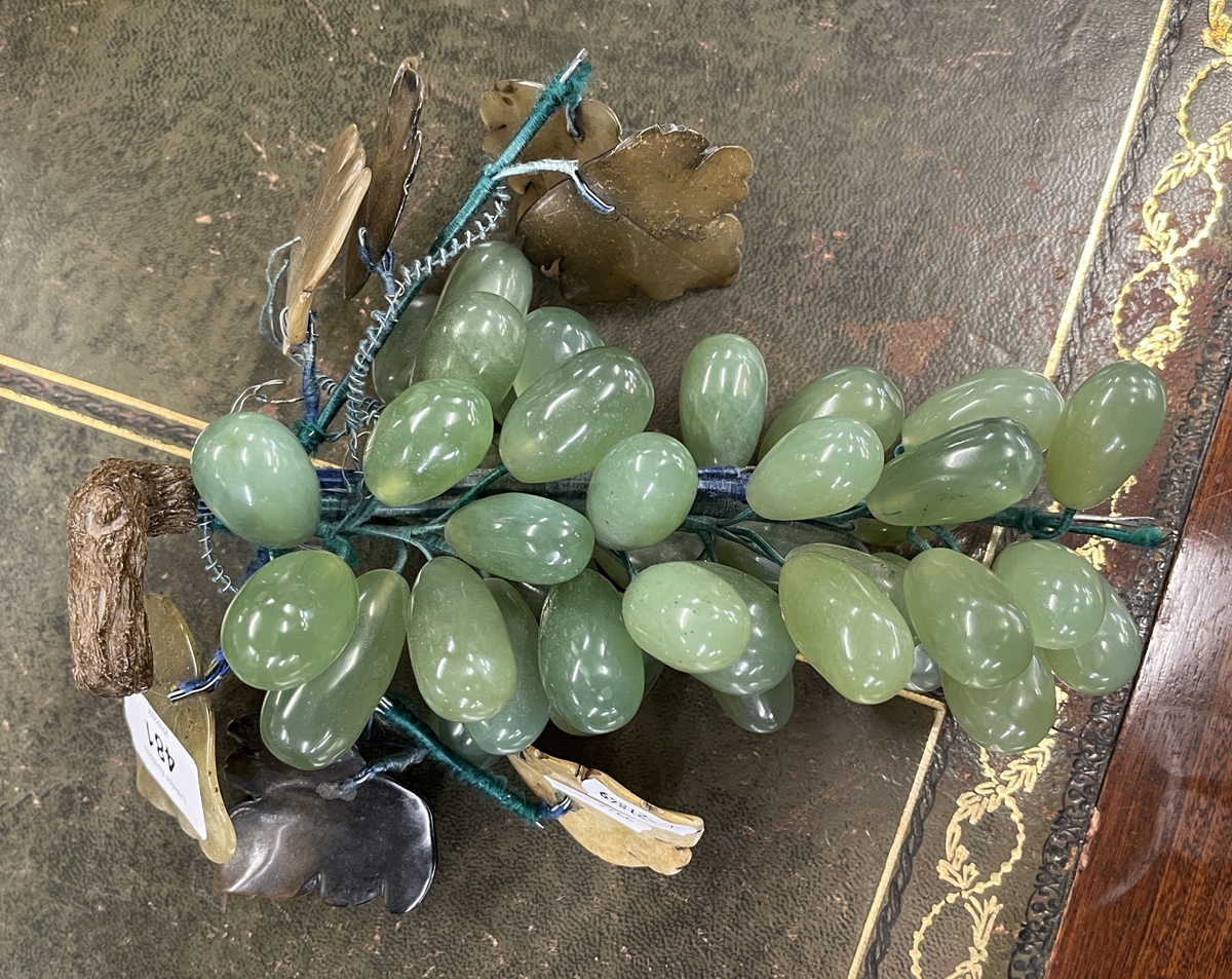 Vintage Chinese jade celadon stone bunch of grapes