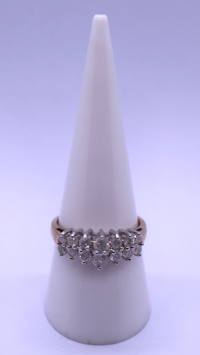 9ct gold diamond set ring - Size P