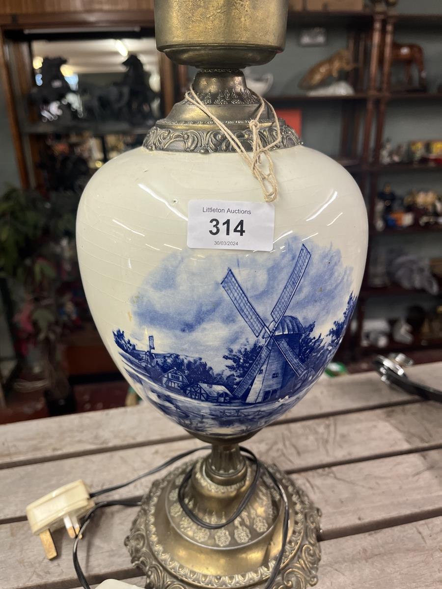 Delft style table lamp