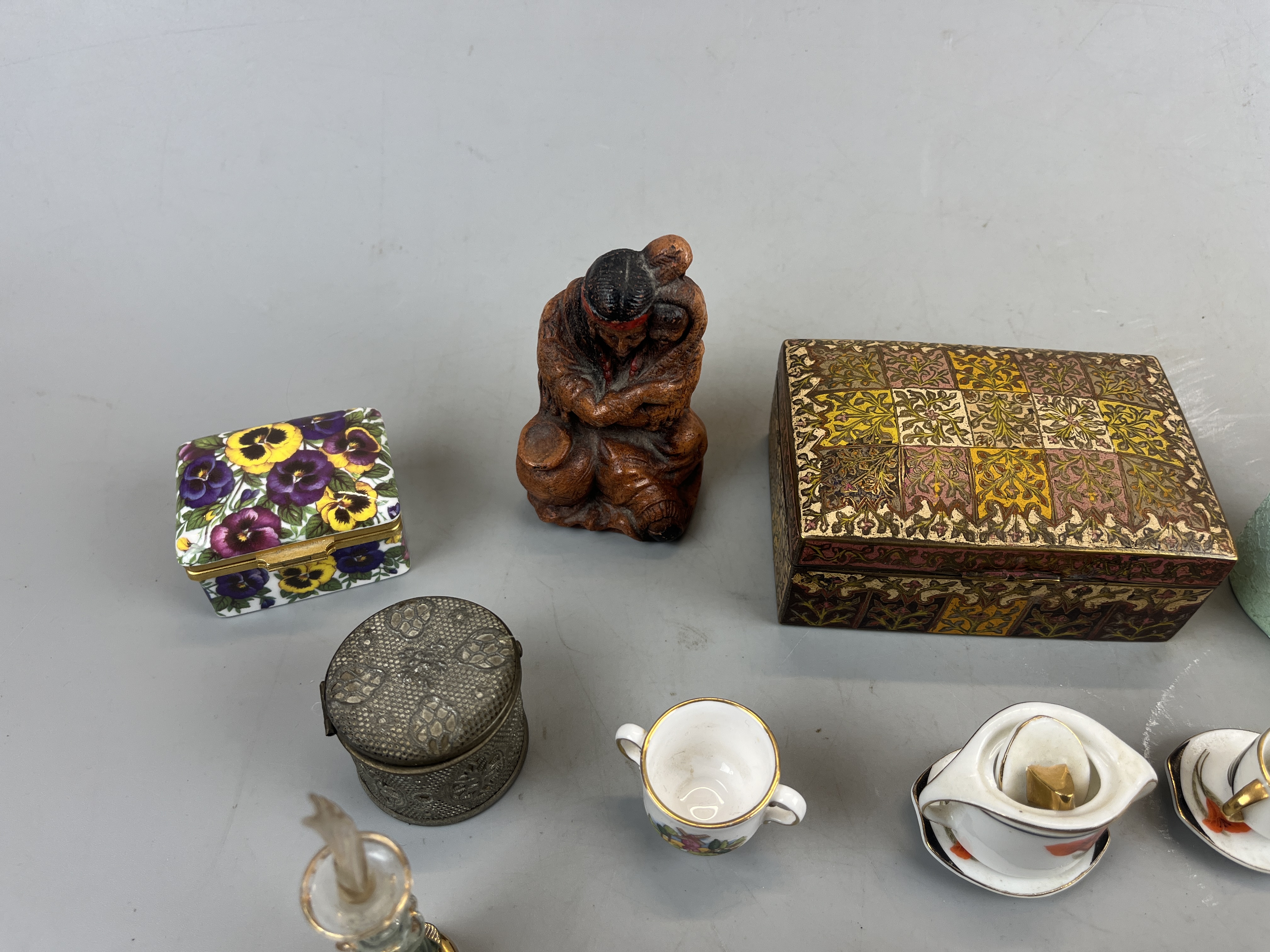 Collectables to include trinket boxes and perfume bottles - Image 4 of 4