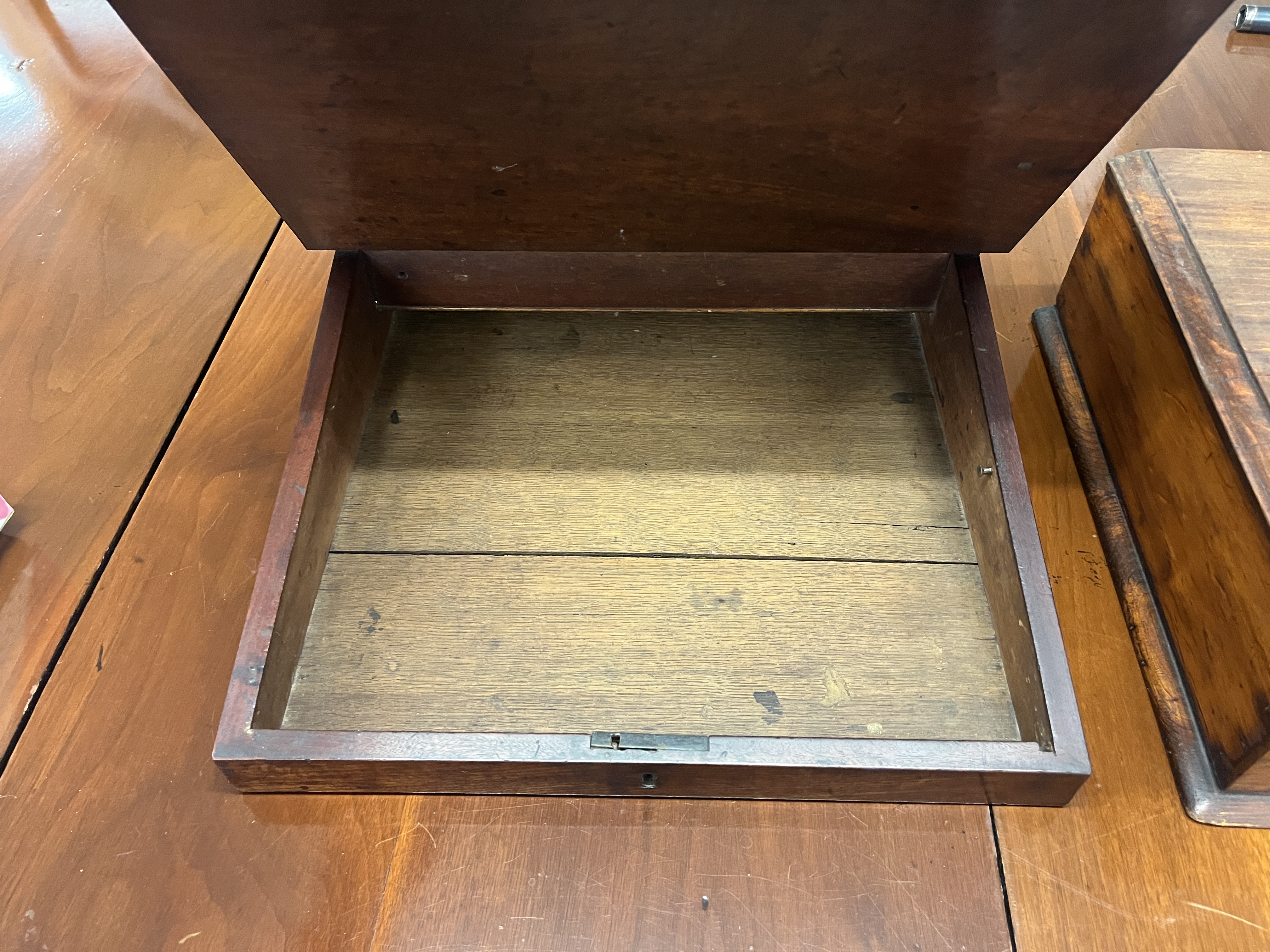 Mahogany writing slope with integrated drawers together with another - Image 5 of 5