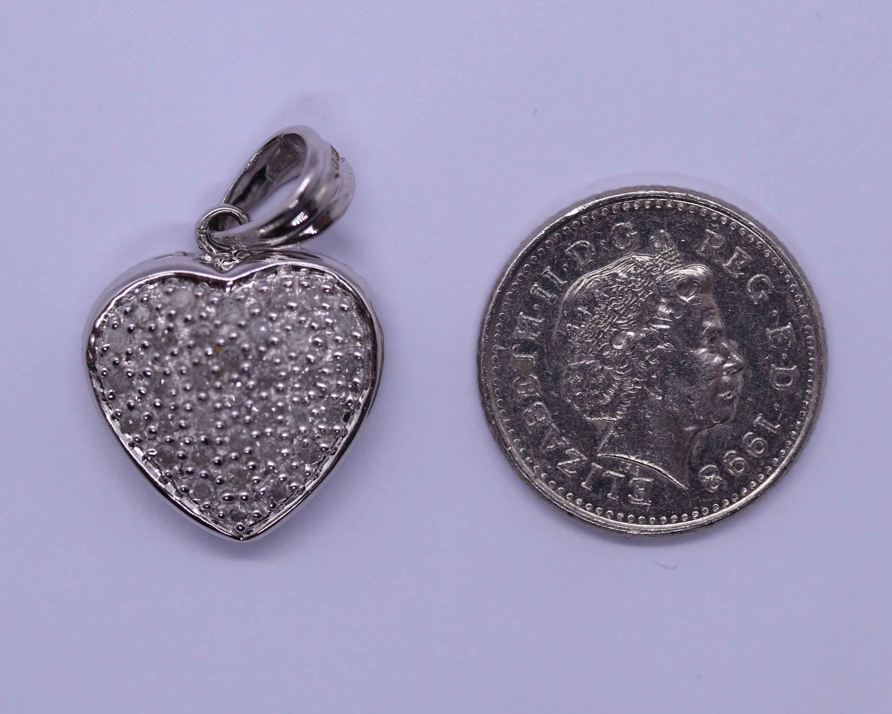 9ct white gold diamond set heart pendant - Image 2 of 2
