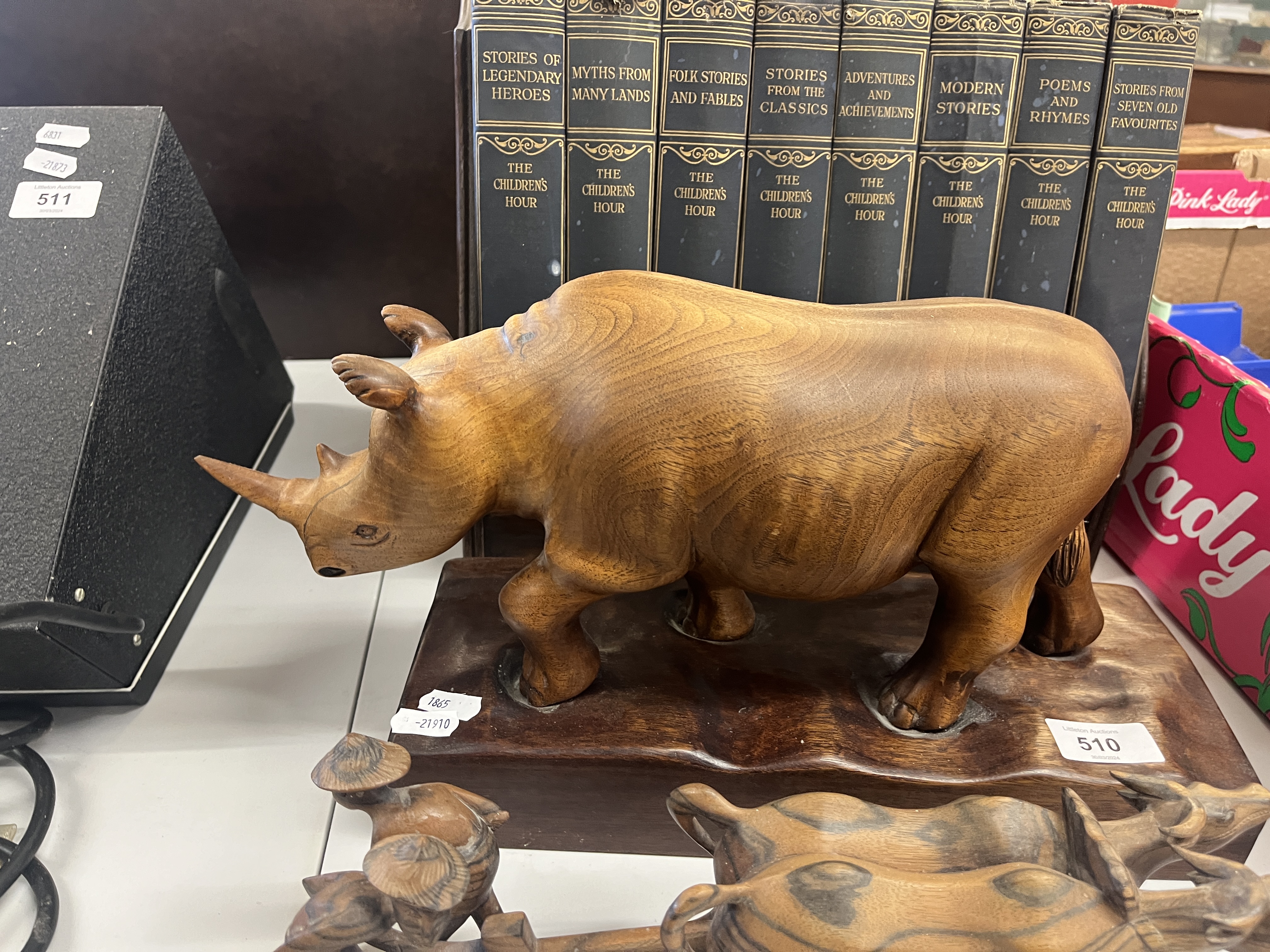 Carved wooden animals to include large rhino - Image 3 of 3