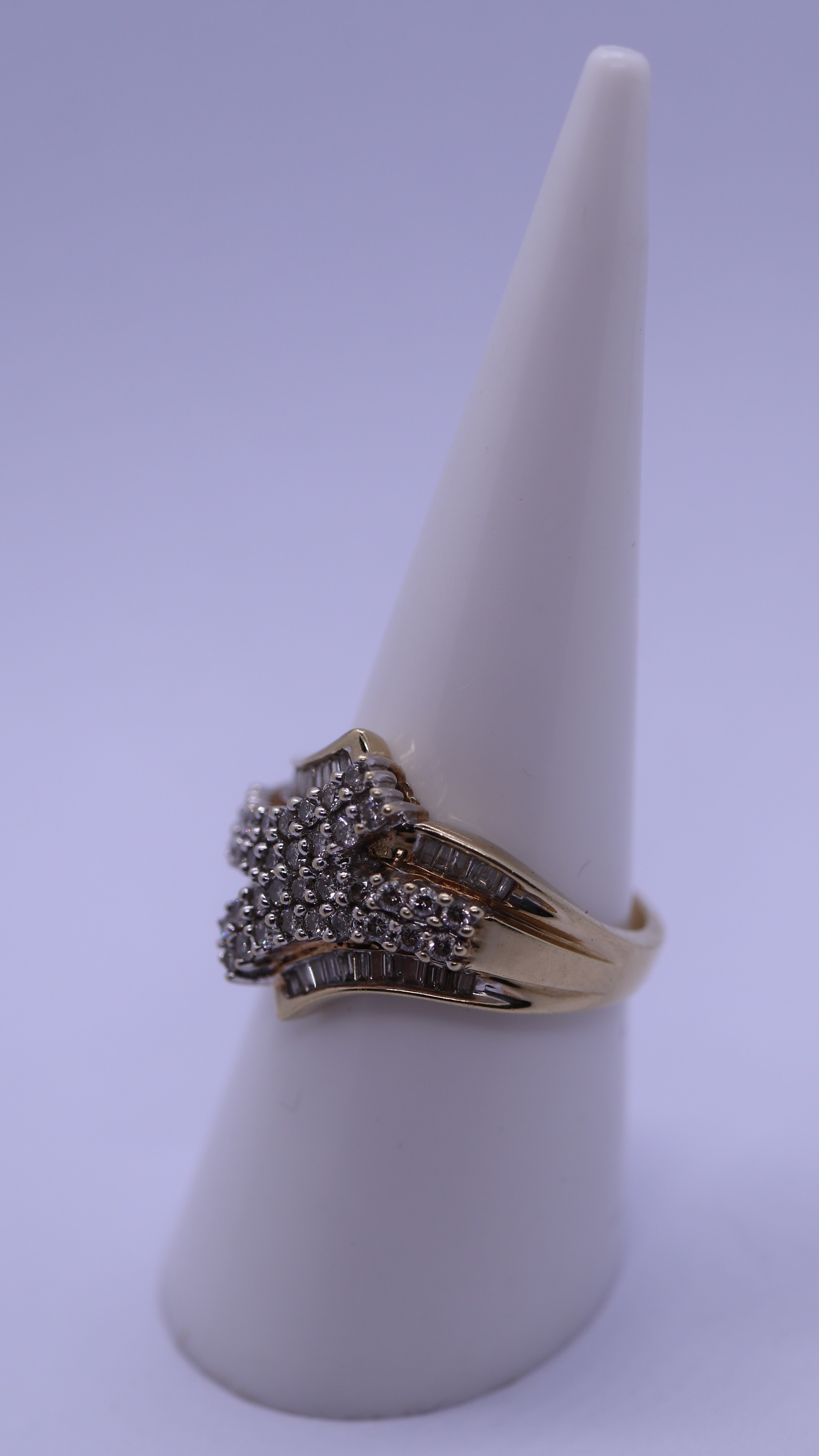 9ct gold ring set with baguette & brilliant cut diamonds - Size N - Image 2 of 3