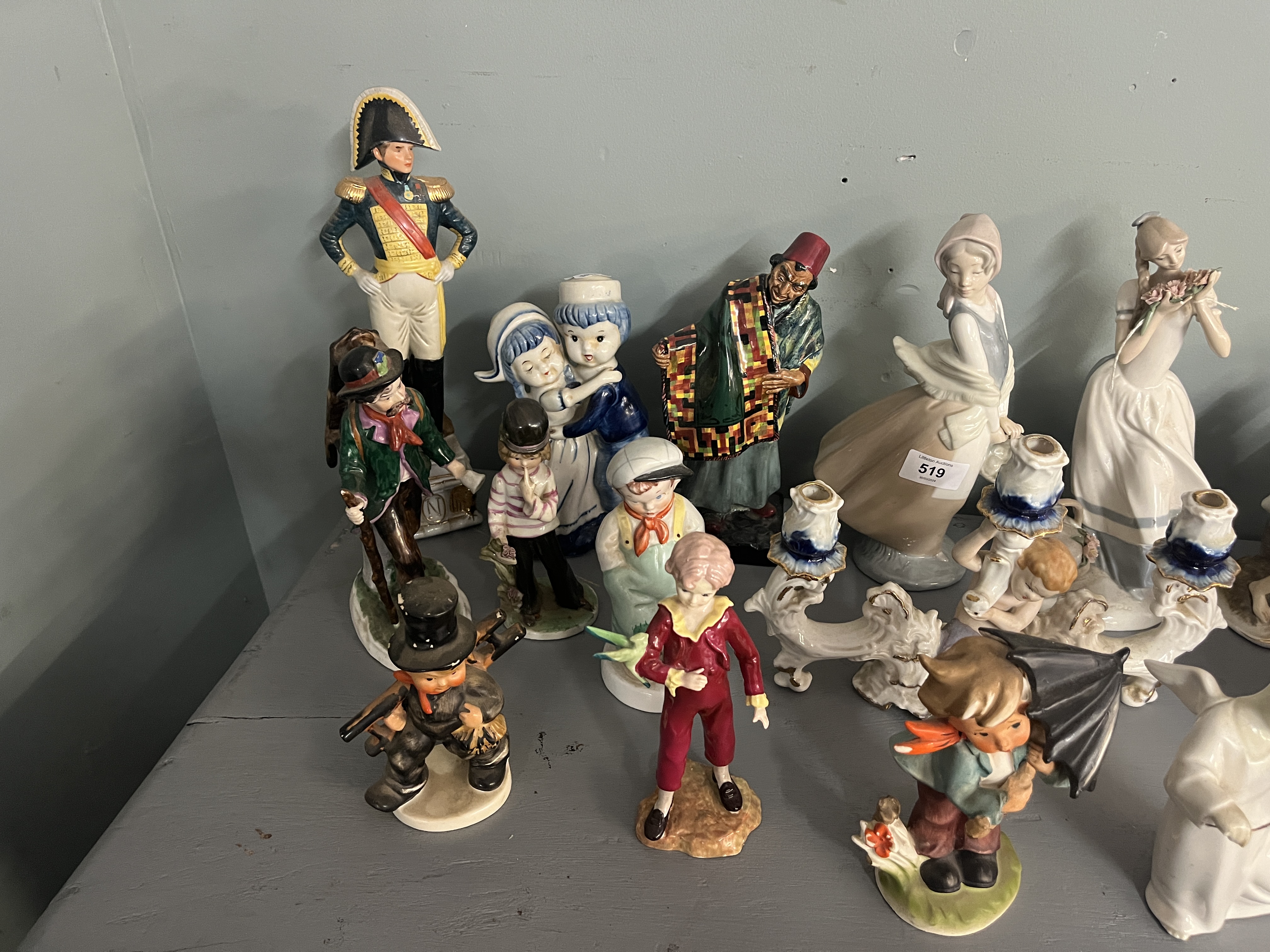 Collection of figurines to include Ladro, Nao and Royal Doulton - Bild 4 aus 4