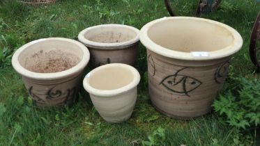 4 graduated terracotta pots