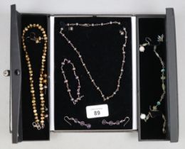 Collection of jewellery to include a Belinda Terry necklace and earring set