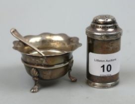 Hallmarked silver salt together with hallmarked silver pepper pot - Approx weight 70g