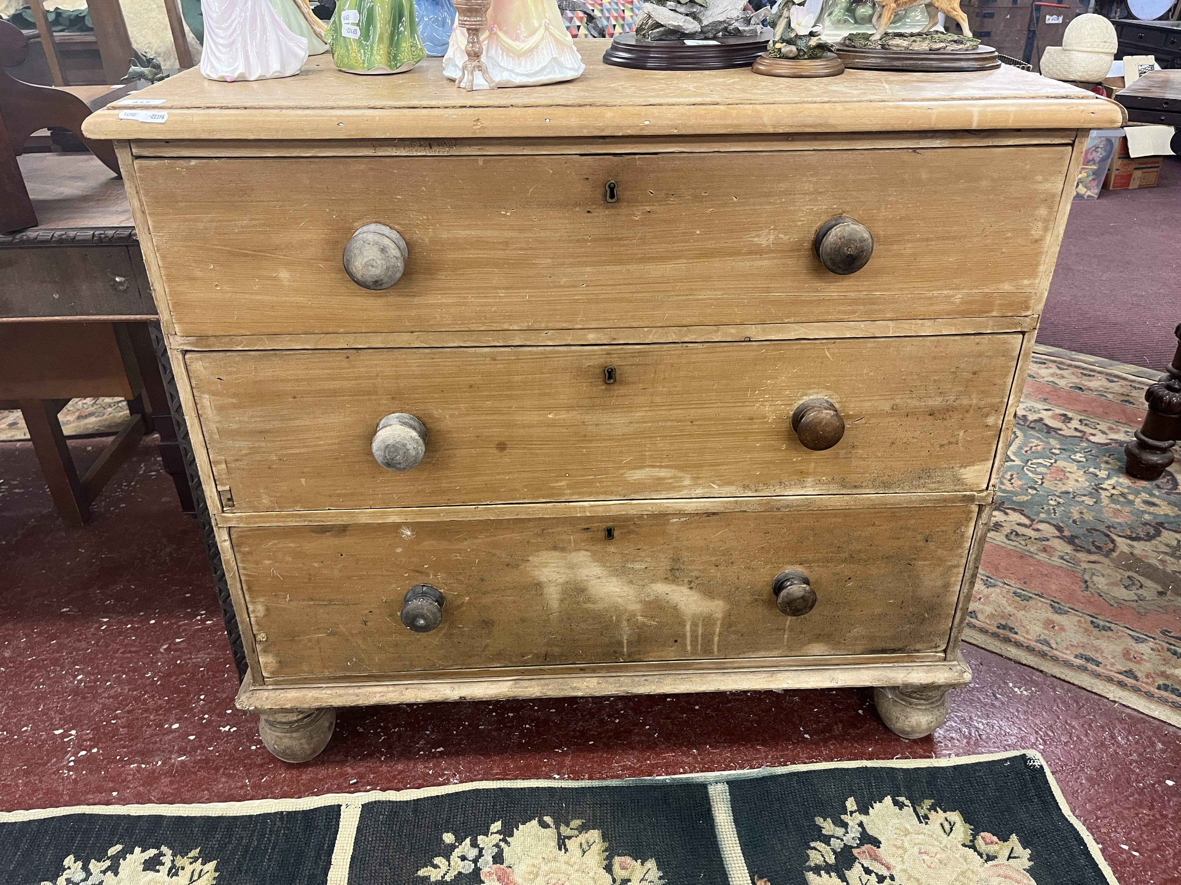 Antique pine chest of 3 drawers - Approx size: W: 95cm D: 52cm H: 85cm - Image 3 of 4