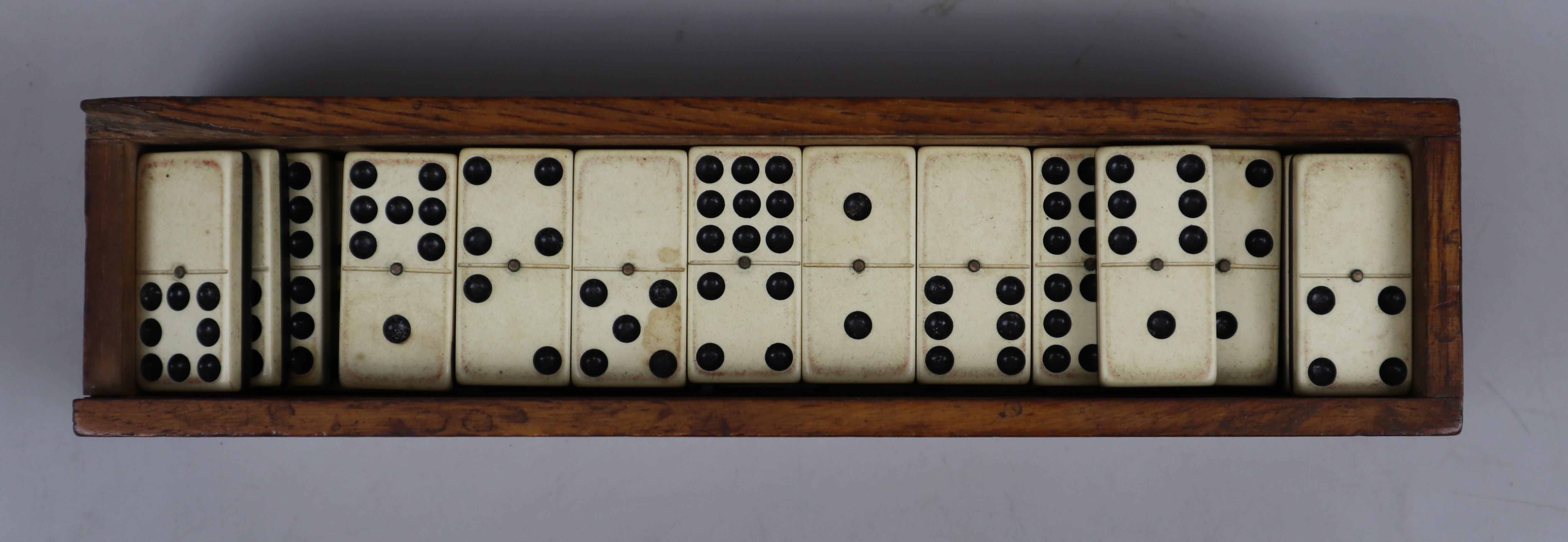 Dominoes set together with cribbage board - Image 2 of 2
