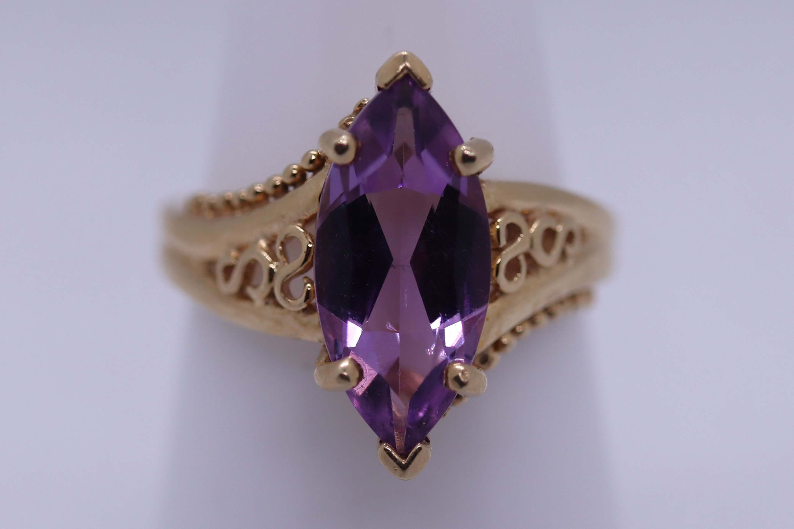 9ct gold amethyst set ring - Size N - Image 3 of 3
