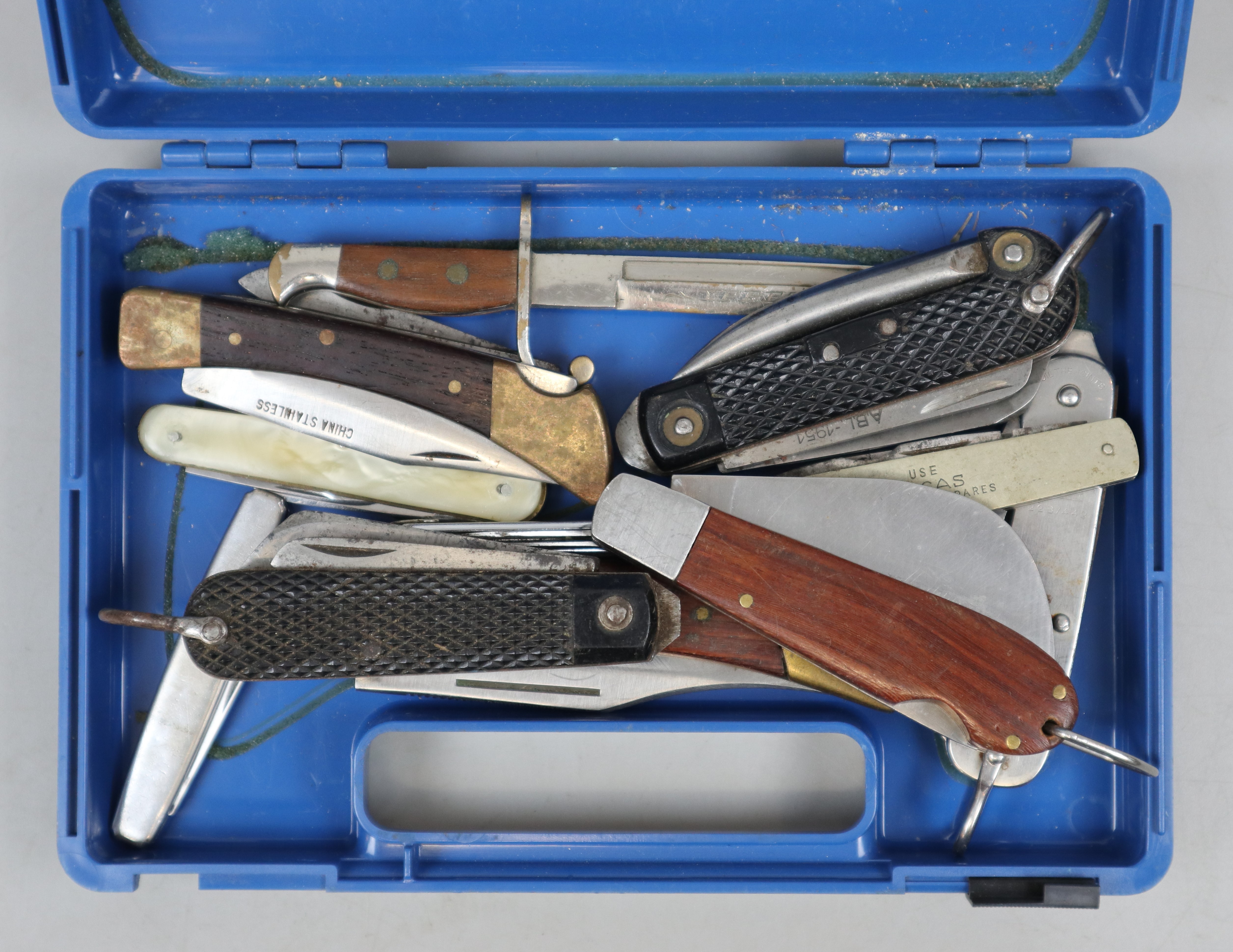 Collection of pen knives to include Lucas example - Image 2 of 2