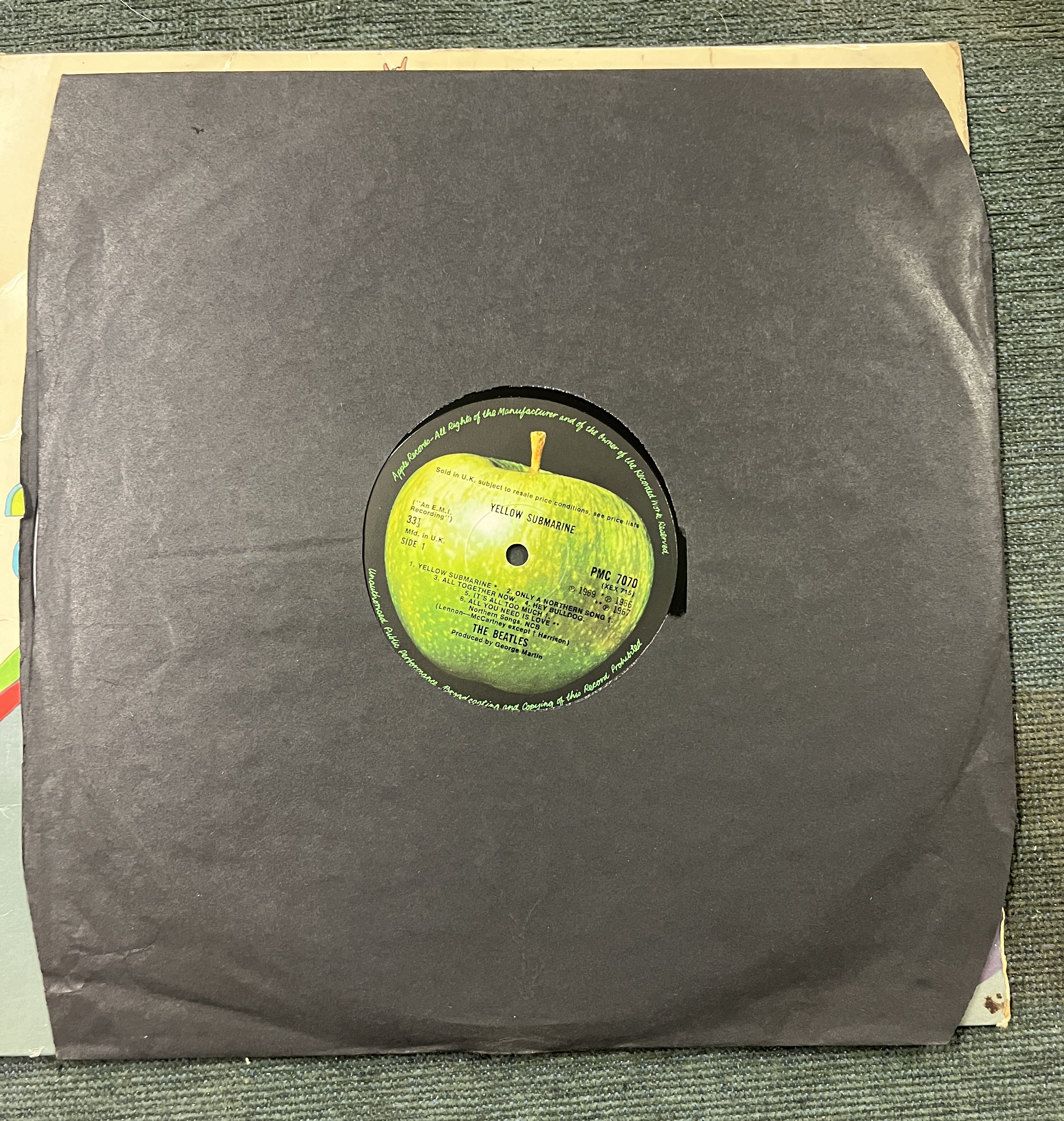 Beatles Yellow Submarine - First press stereo red line sleeve - Image 3 of 3