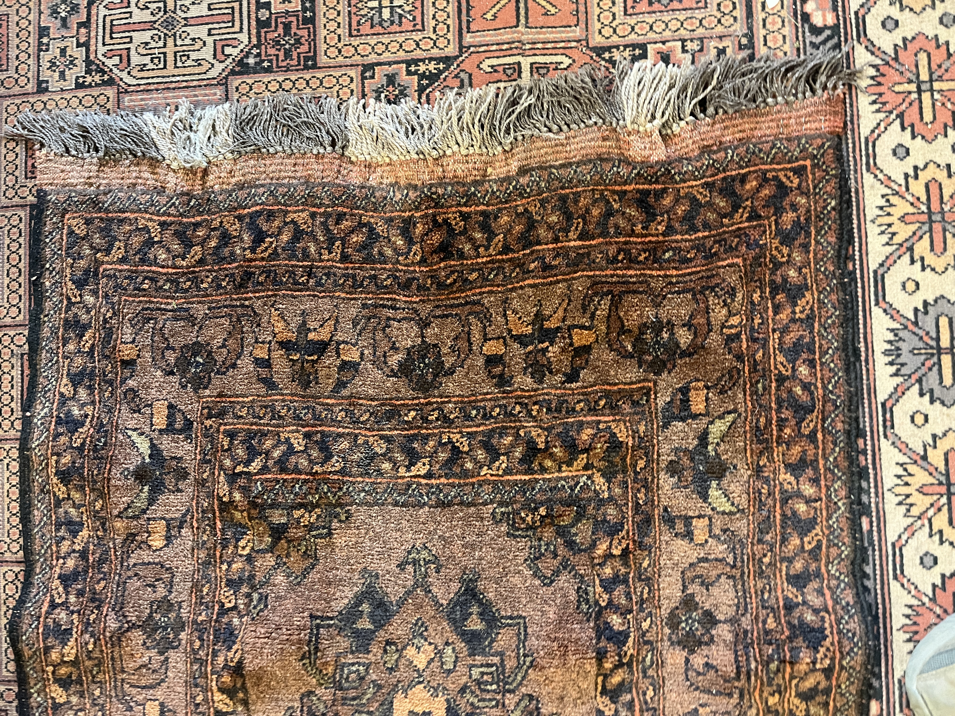 Vintage Persian nomad wool hand woven rug - Approx size: 137cm x 76cm - Image 2 of 3