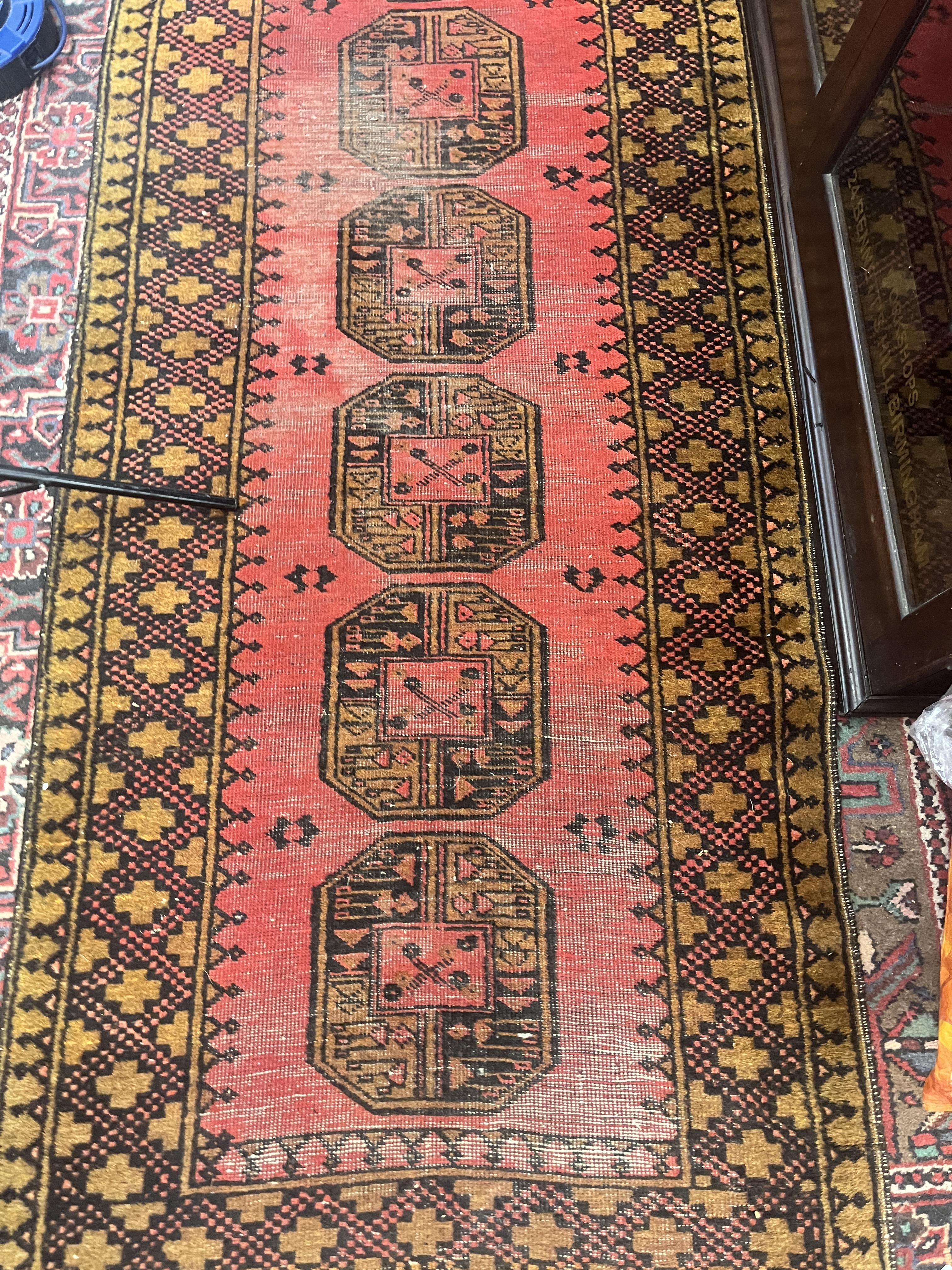 Large red patterned runner - Approx size: 300cm x 89cm - Image 4 of 4