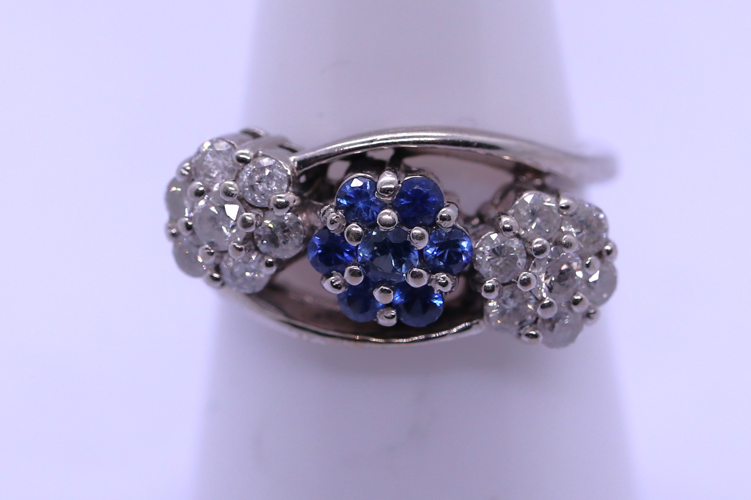 18ct white gold sapphire and diamond ring - Size N - Image 3 of 3