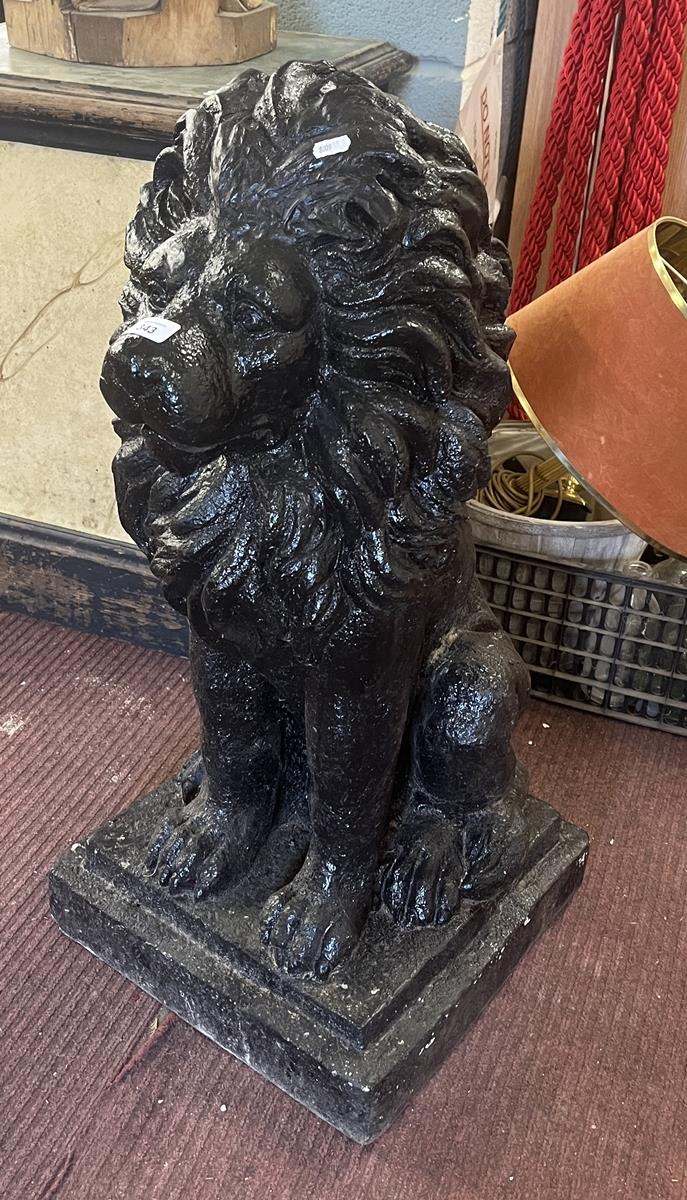 Large lion figure - Approx height: 83cm