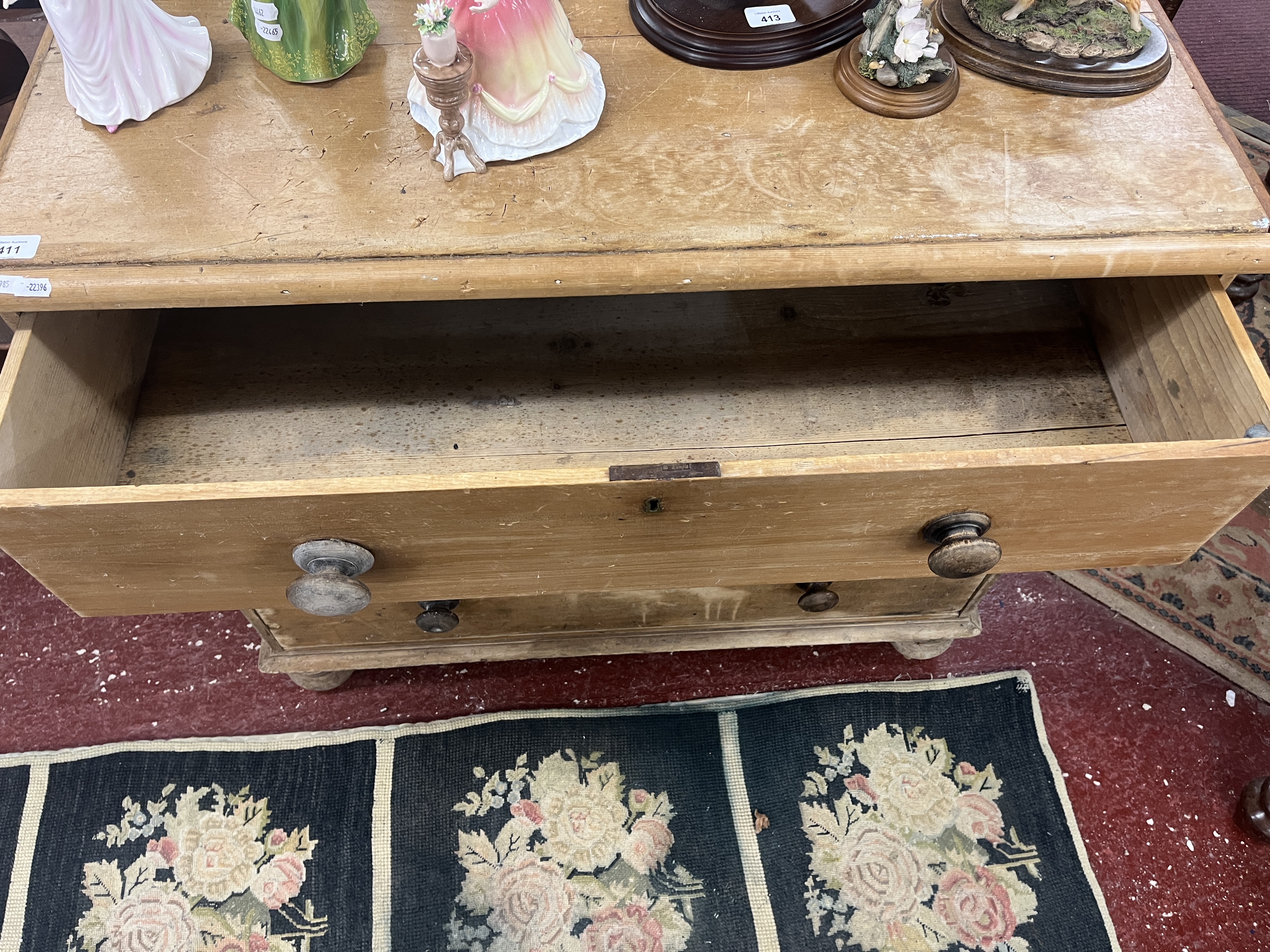 Antique pine chest of 3 drawers - Approx size: W: 95cm D: 52cm H: 85cm - Image 4 of 4